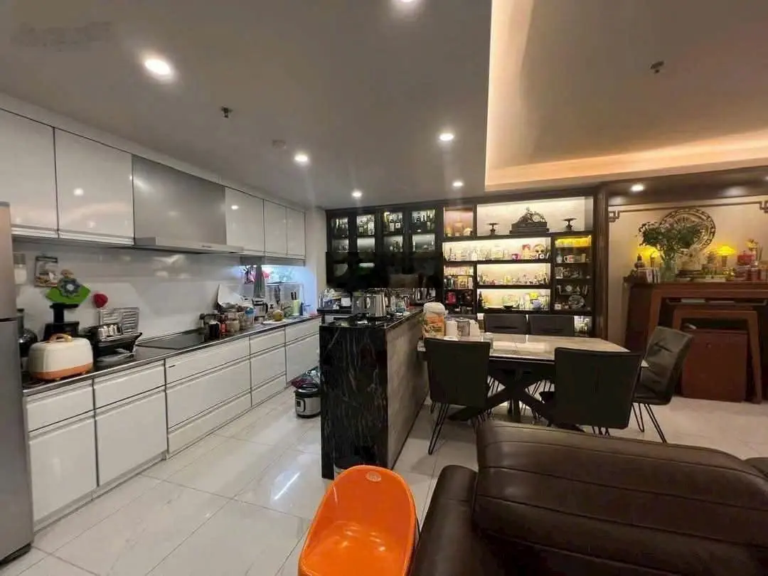 Người quen gửi bán nhà đẹp phố giang văn minh - gần phố - cách 10 m ô tô tránh -6 ngủ- nhà dân xây