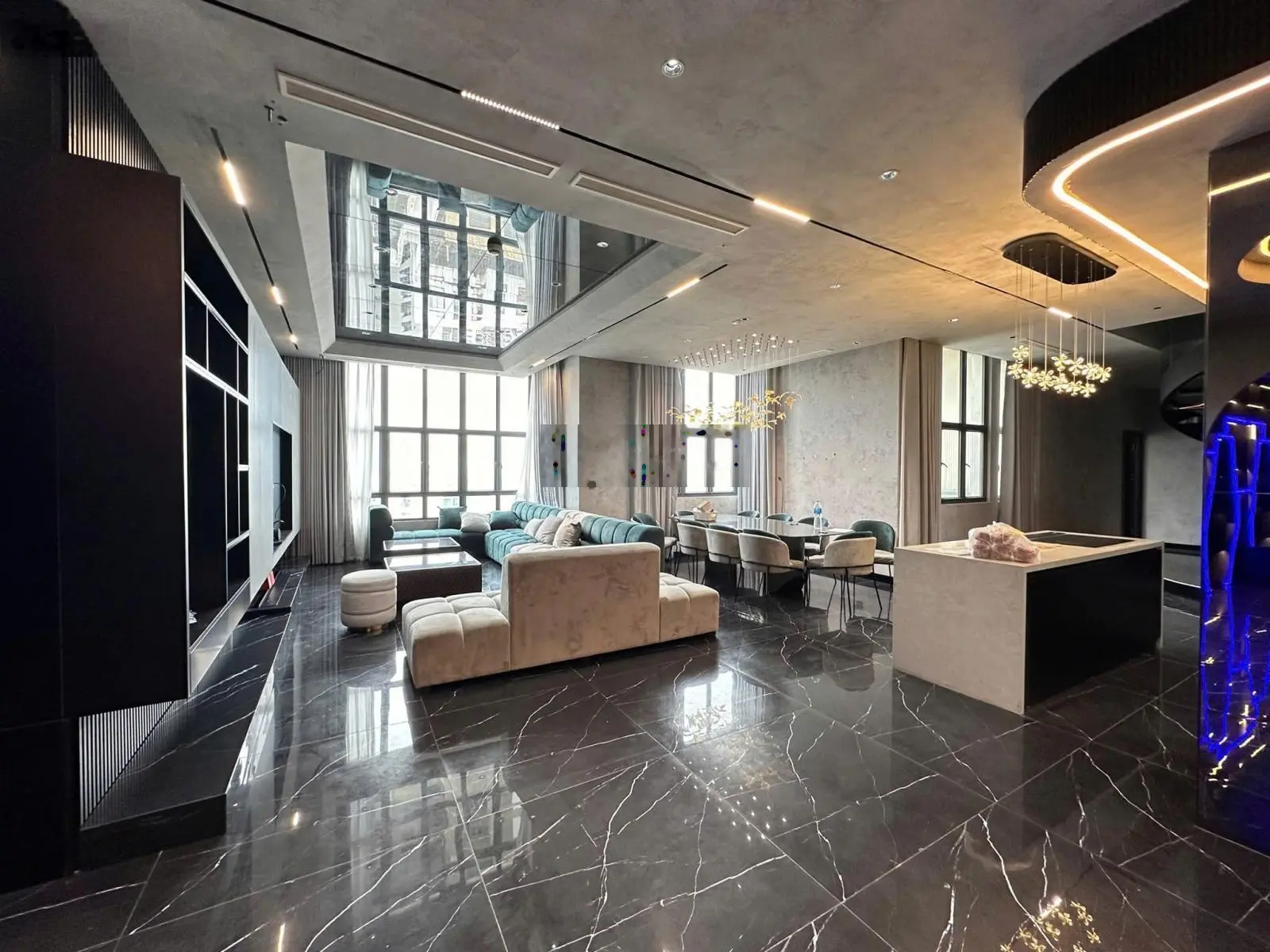 Vip IPH Cầu Giấy, penthouse dt 235m2, full nt của doanh nhân người Đức, full đồ nt cao cấp, bể bơi