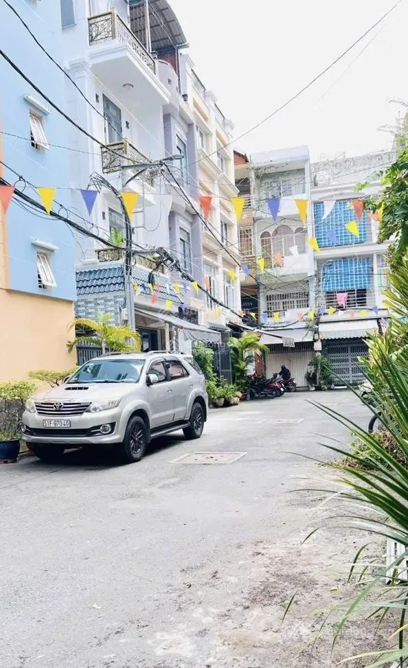 Chính chủ bán gấp nhà ngay Huỳnh Văn Bánh P. 11 Q. Phú Nhuận - 64m2 - SHR - giá 4 tỷ 2 - full NT