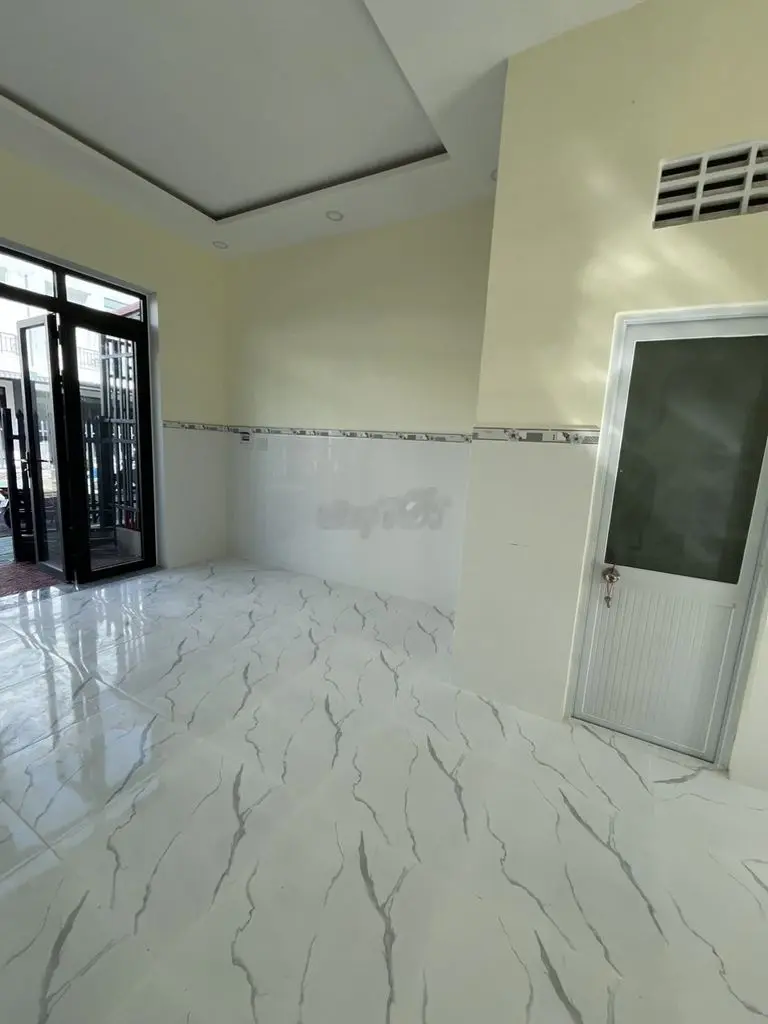 Căn 2 mặt tiền lộ 12m, cách chợ 50m - nhà cao cấp