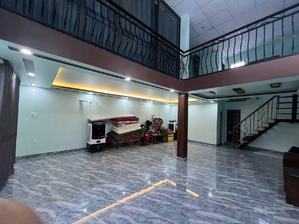 Chào bán gấp căn nhà 2 tầng đẹp giá rẽ, hém 5.5m ra Hà Huy Tập 100m.