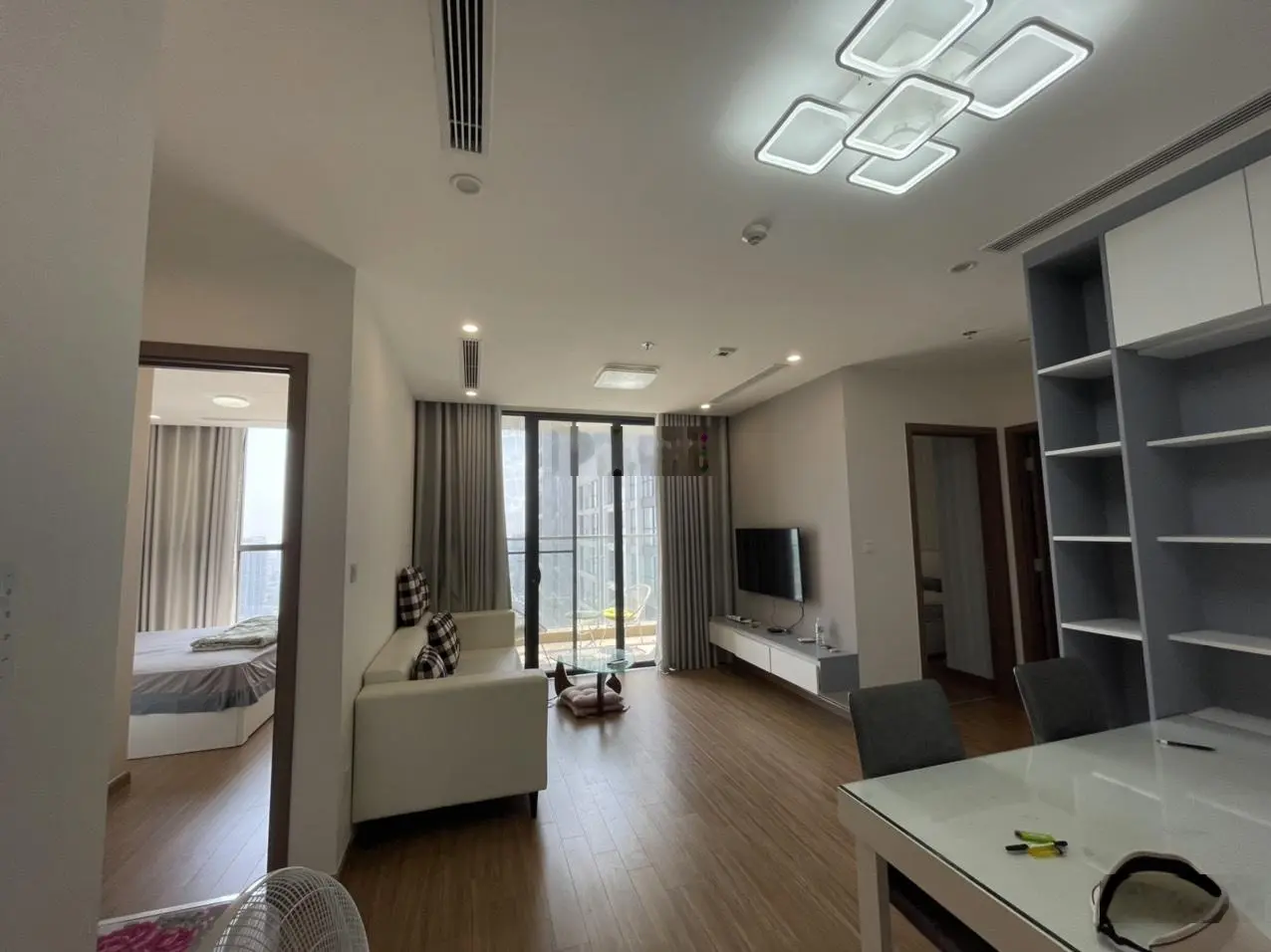 Bán căn 3 ngủ, ban công Đông Bắc, view hồ, đủ đồ đẹp, Vinhomes Skylake Phạm Hùng. LH 0974 629 ***