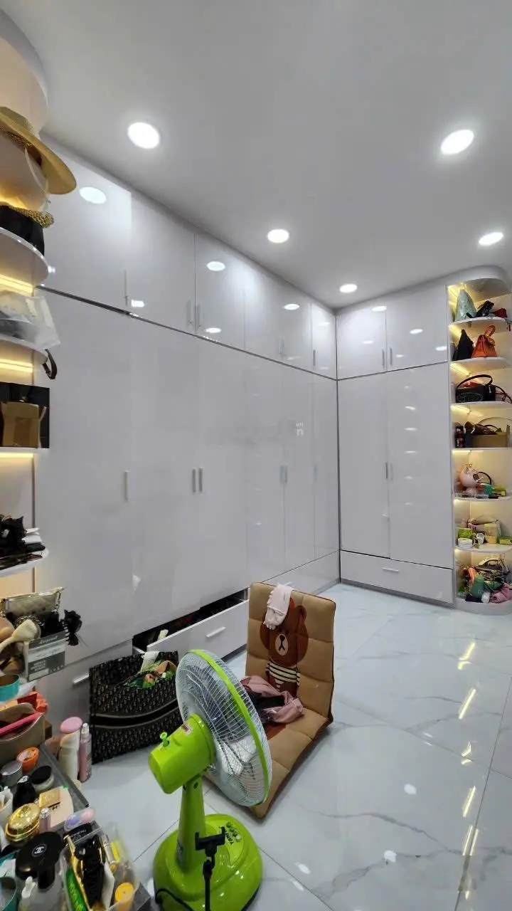 Bán nhà Nguyễn Khoái Quận 4 - 30m2 - 2 Tầng - chỉ 3 tỷ - hẻm 4m - khu dân trí cao an ninh