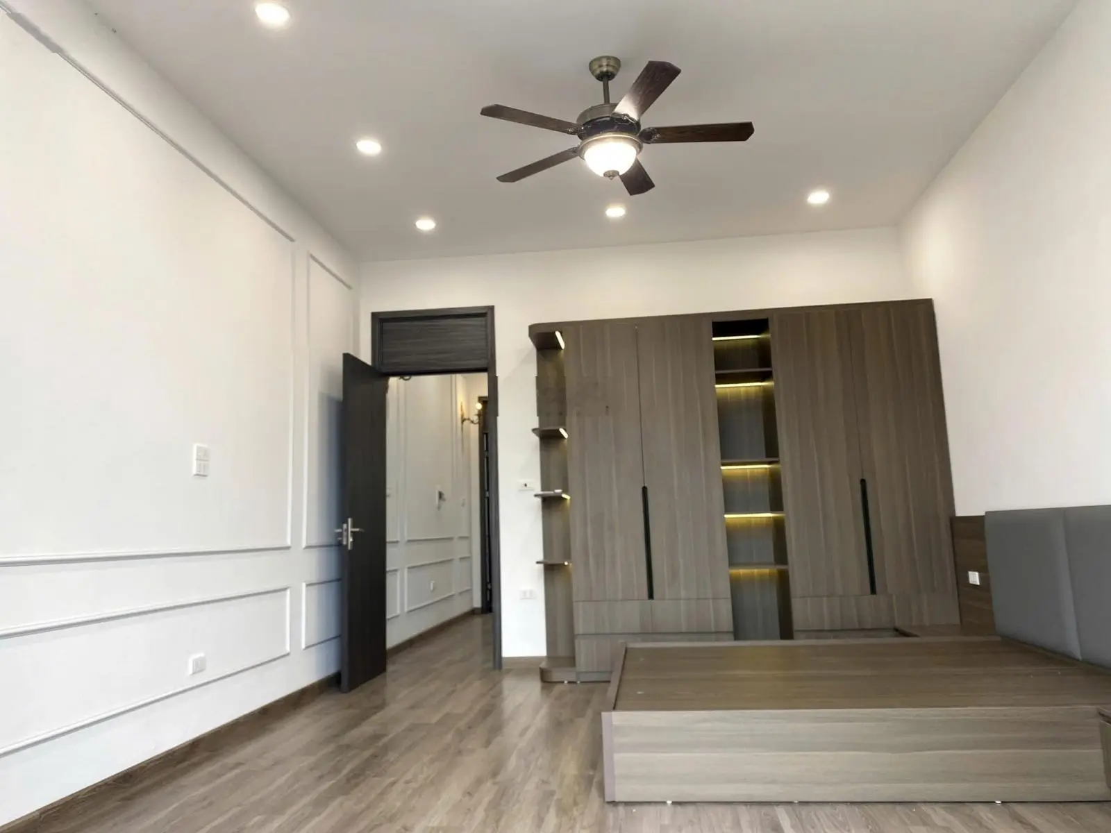 Hàng hiếm tại Huỳnh Thúc Kháng, 11,9 tỷ, 40m2, 4PN, 3WC, Đống Đa, Hà Nội