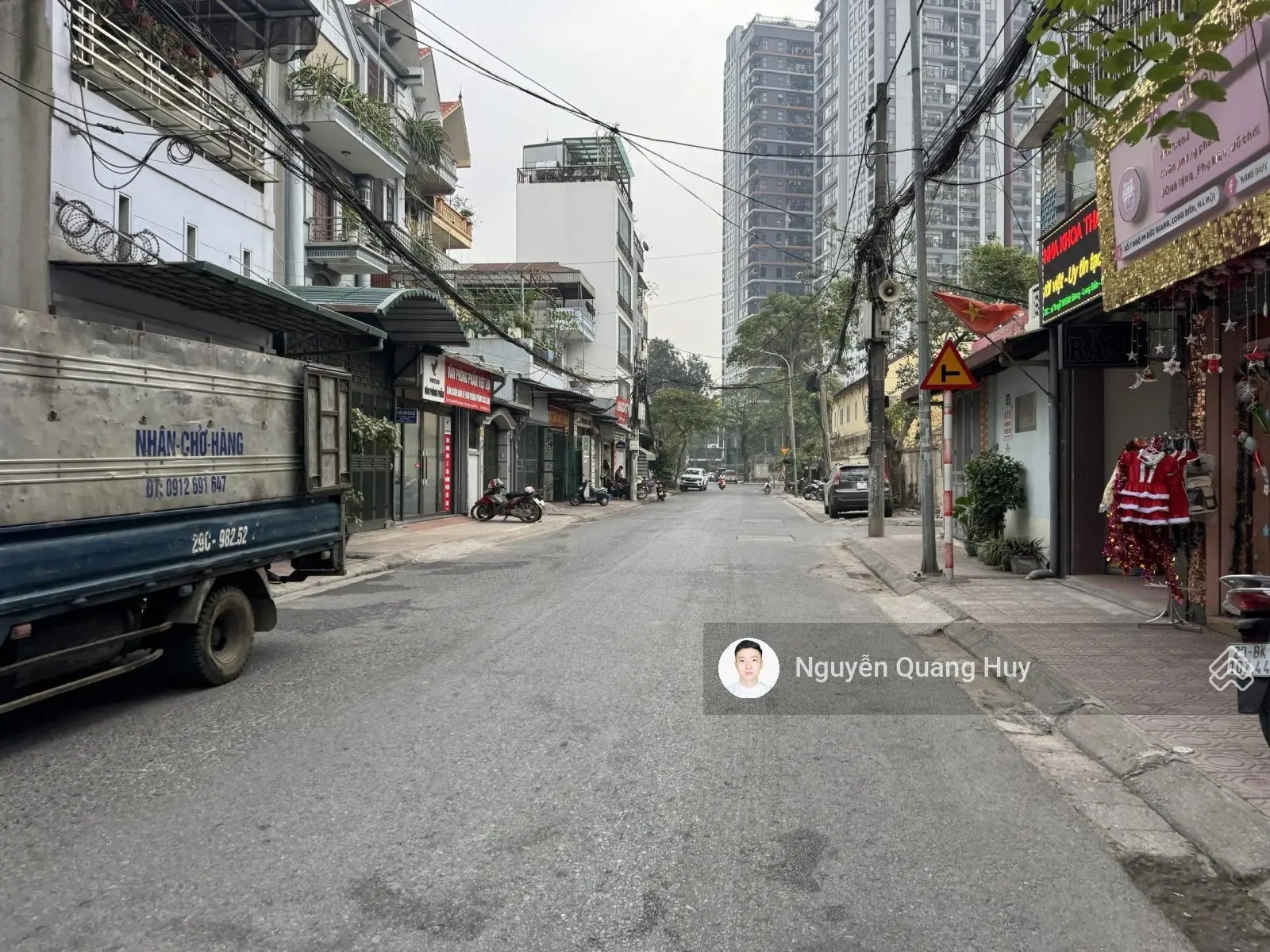 Bán nhà 3 tầng mặt chính ngõ 99 Đức Giang, kinh doanh tốt, ngay cạnh chung cư Bình Minh.