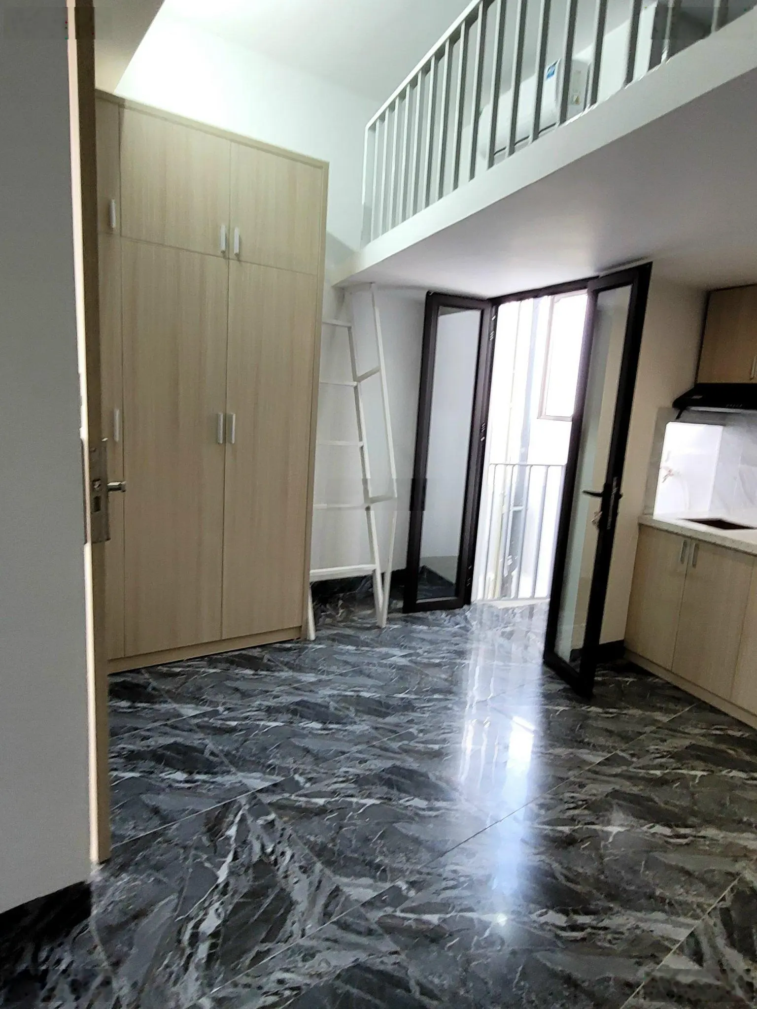 Bán toà nhà dòng tiền - Lạc Long Quân - 146m2*8T*MT 4m* giá 22tỷ nhỉnh - ngõ ôtô tránh - 20m ra phố