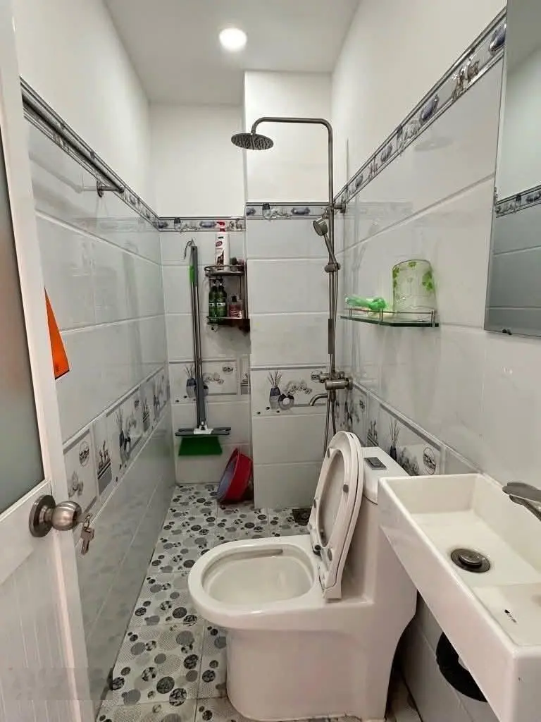 Giảm sốc chỉ còn 2tỷ950!! Nhà HXH Lê Thị Hồng, P1, Gò Vấp, DT 52m2, đang cho thuê 14tr/th, sổ riêng
