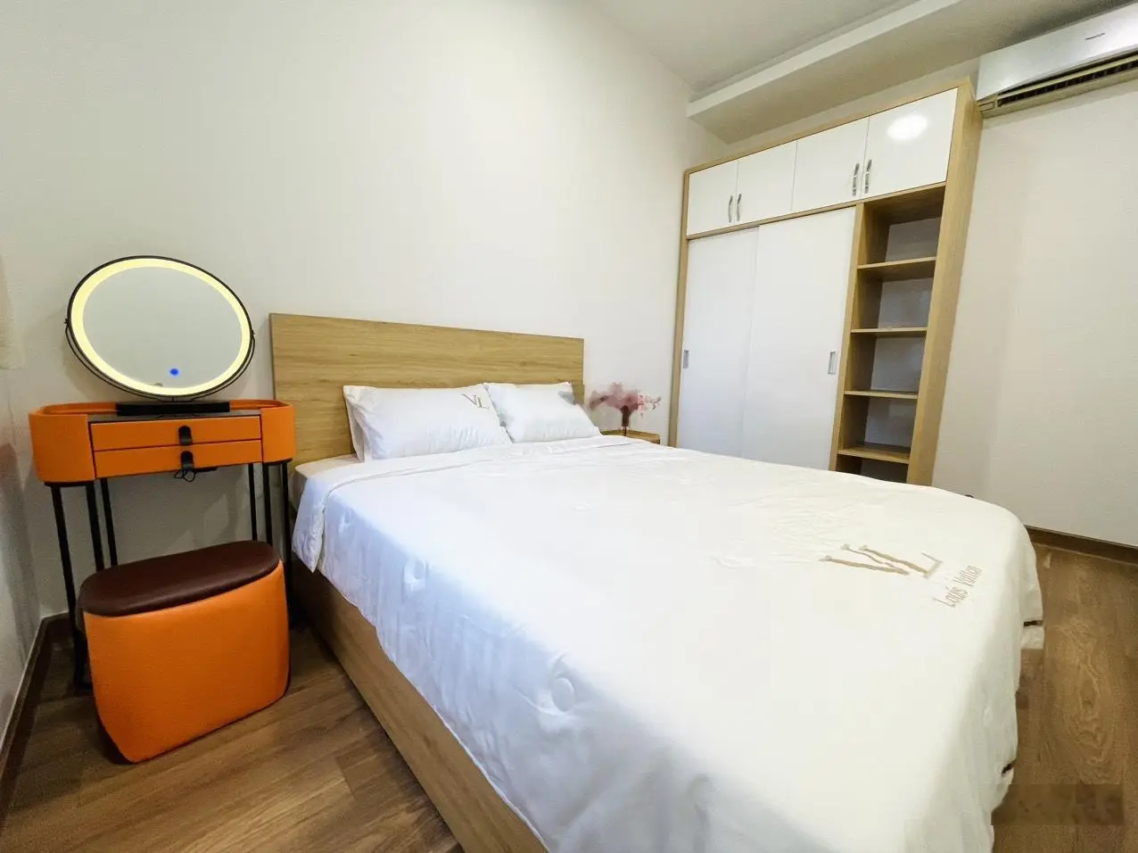 Bán gấp căn hộ Q7 Riverside view sông 1PN (53m2) giá 2.2tỷ, nhận nhà ngay. LH: 0911 850 ***