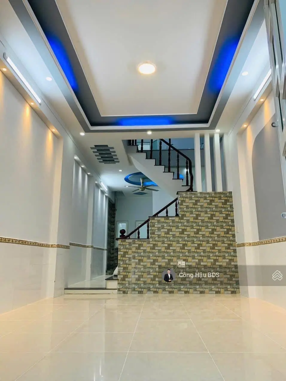Nhà Trệt Lầu ngay TTHC Tp. Dĩ An. Đường Ngô Văn Sở. DT: 72M2. Gồm 3 PN- 2 WC. Giá: 3.45 Tỷ TL