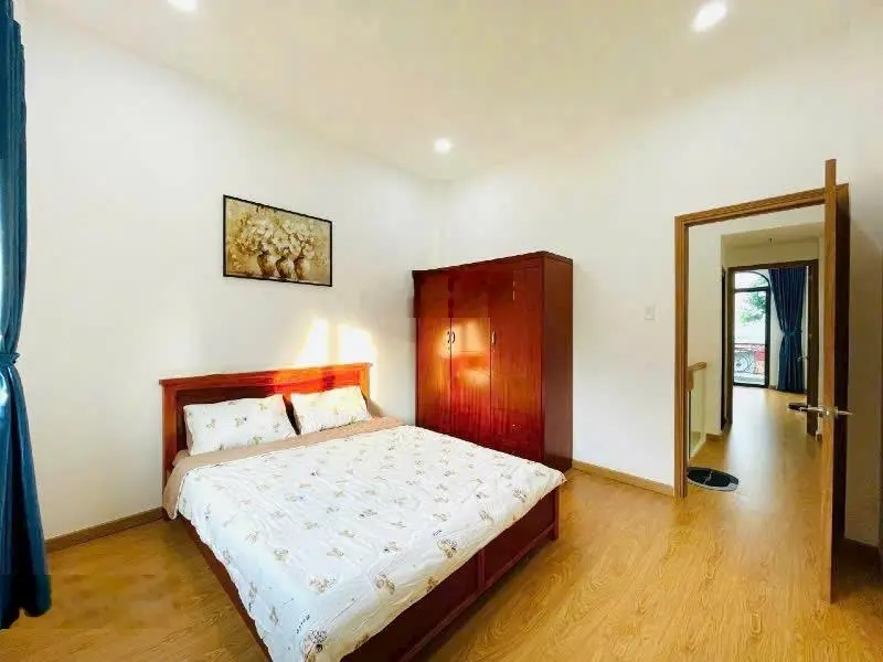 Bán liền nhà MT Lê Quang Định giá rẻ hơn nhà hẻm vào ở liền SHR công chứng liền. DT: 40m2