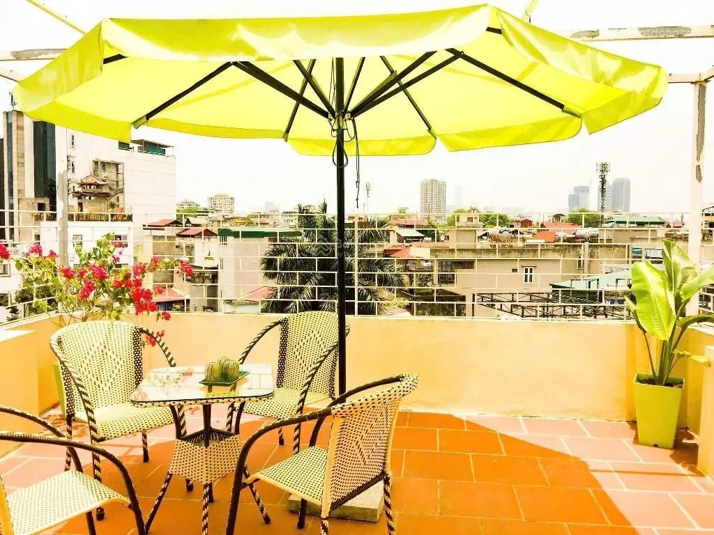 Bán nhà phố Trích Sài, 36m2, 5 tầng, mặt tiền 4,5m, nhà cán bộ xây ở rất kiên cố