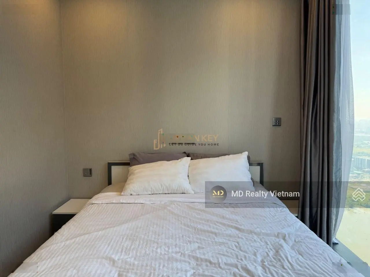 Cần bán căn hộ Vinhomes Golden River Ba Son giá tốt - 2 phòng ngủ 70m2
