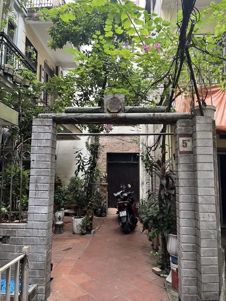 Quá hiếm cực rẻ, bán nhà âu cơ, sân vườn giáp hồ - không quy hoạch, 120,5 m2, giá 14,2 tỷ