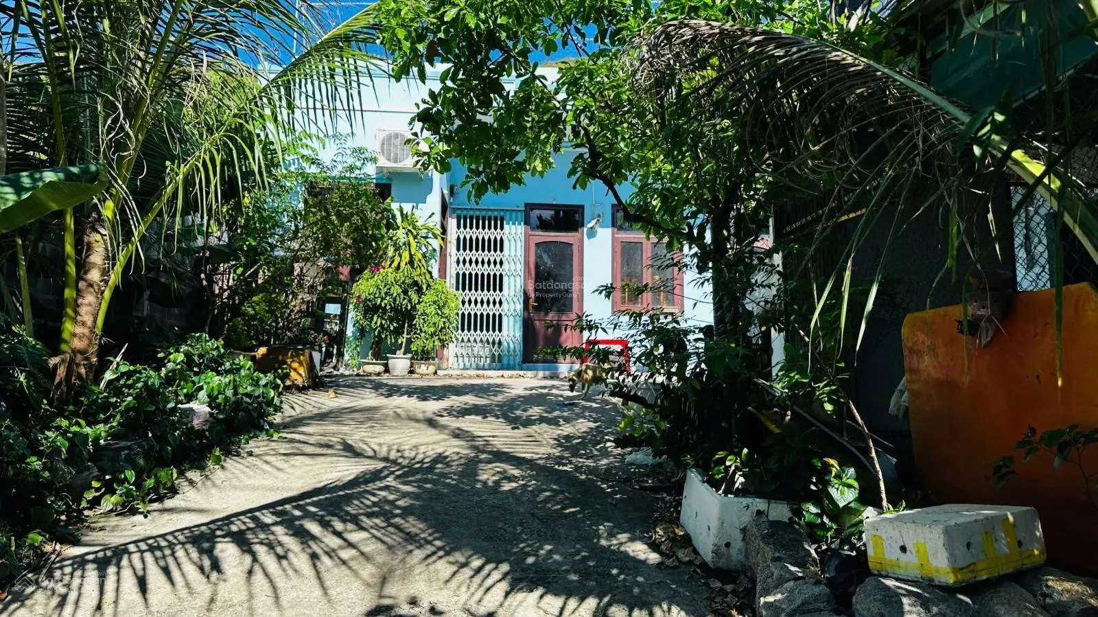 Cần chuyển nhượng lô đất có nhà mặt tiền ĐL Nguyễn Tất Thành DT680m2 (ngang 10m dài 68m) 60m2 TC