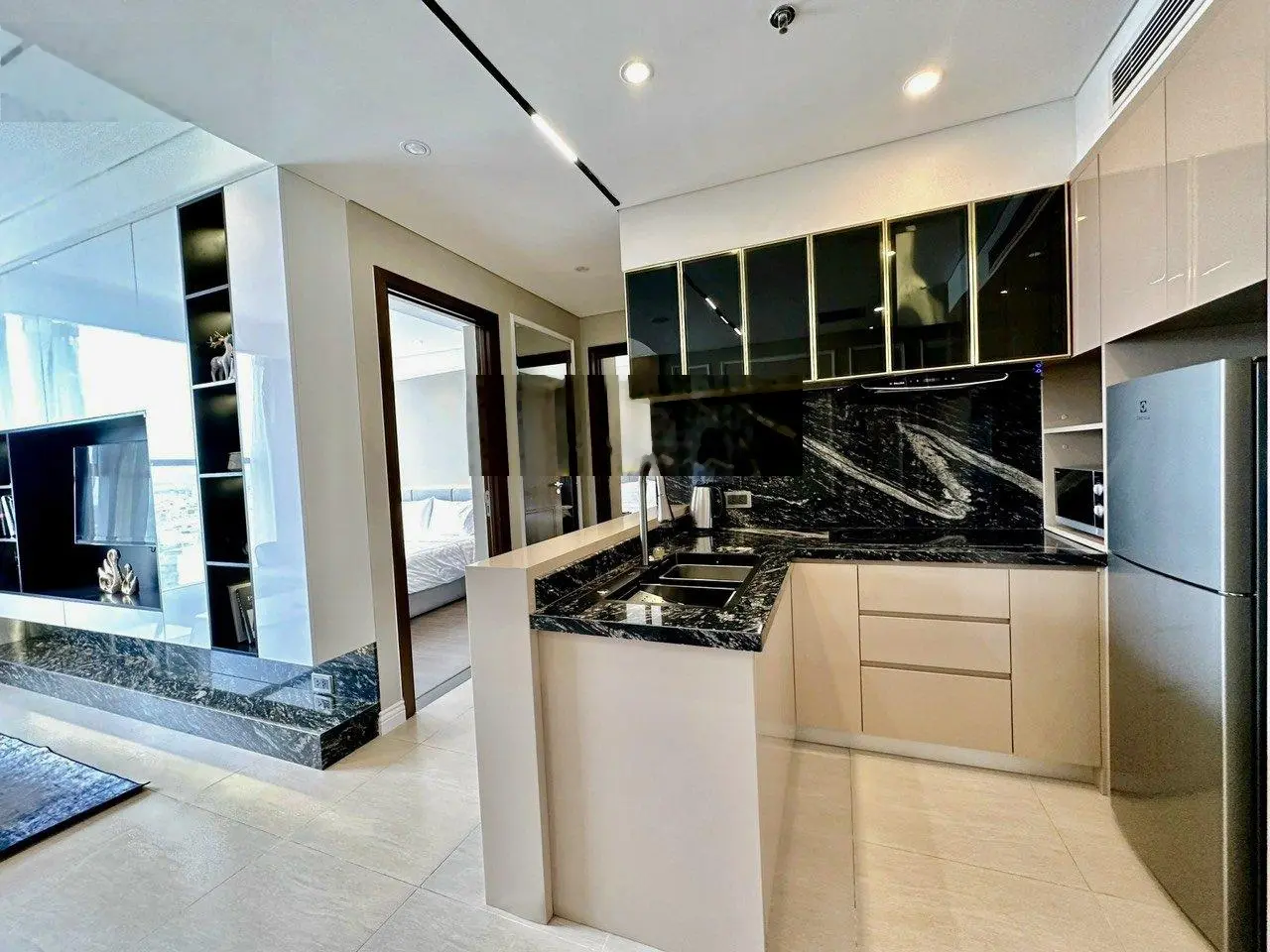 Sập Hầm ! Bán Căn Hộ Biển Cao Cấp 2 phòng ngủ view biển 100m2 Four Points - Võ Nguyên Giáp, Đà Nẵng