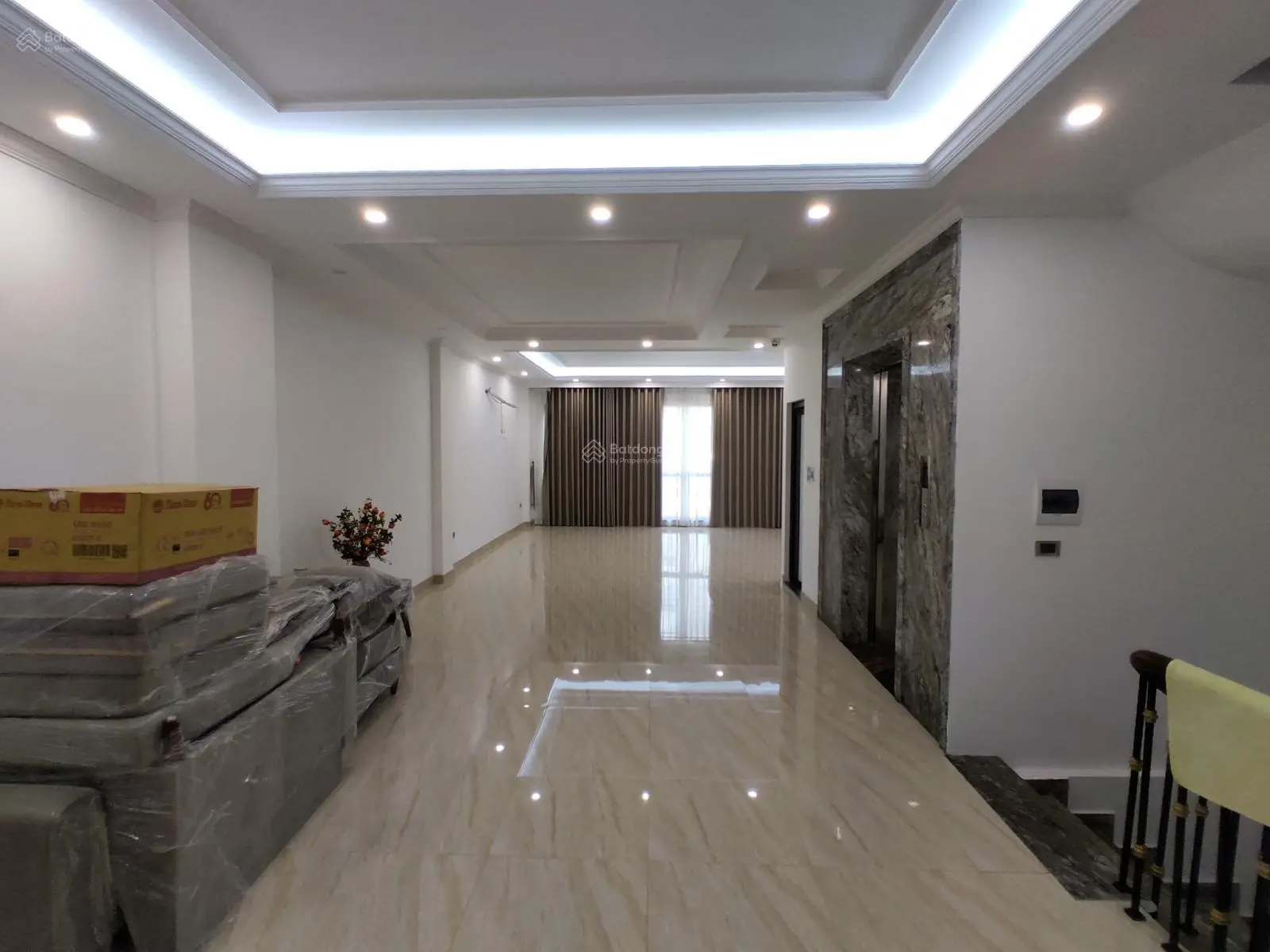 Bán Tòa Siêu phẩm Phố Lạc Long Quân KD dòng tiền Diện tích 140m2, 9 tầng, tiền 7,6m, giá 74 tỷ