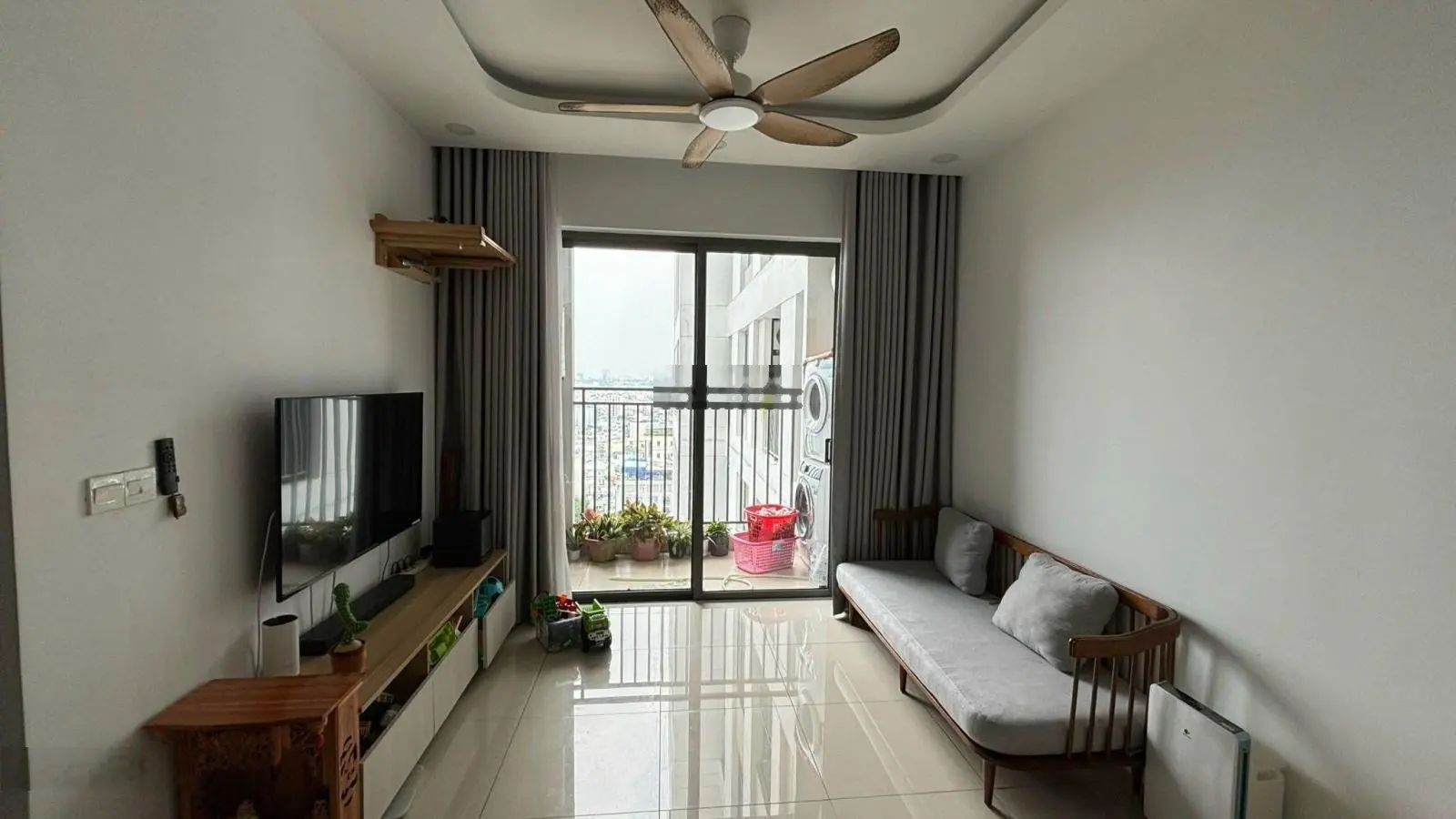 Bán căn hộ Newton Residence, 2PN, 75m2, nội thất, tầng 17, ban công Đông Nam giá: 5 Tỷ 1 TL