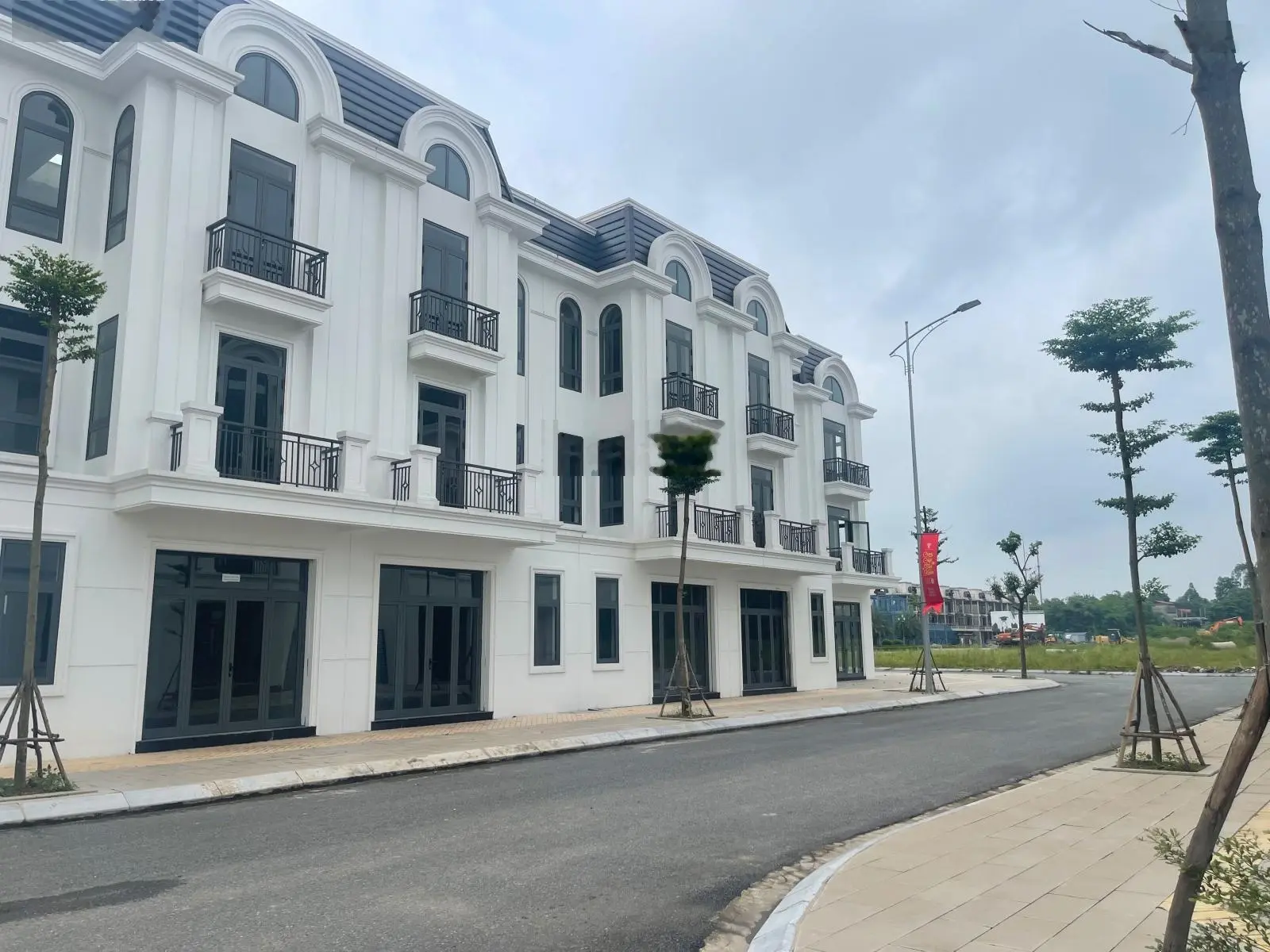 Cắt lỗ cực sâu căn Liền kề 96m2 view công viên, bể bơi tại Crown Villas Thái Nguyên/LH 0962 566 ***