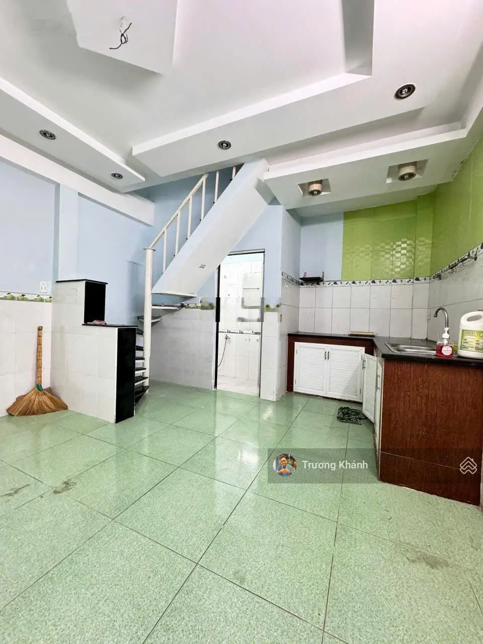 Nhỉnh 3 tỷ, nhà mặt tiền, 42m2, thuận tiên kinh doanh đa ngành nghề, đường 6m