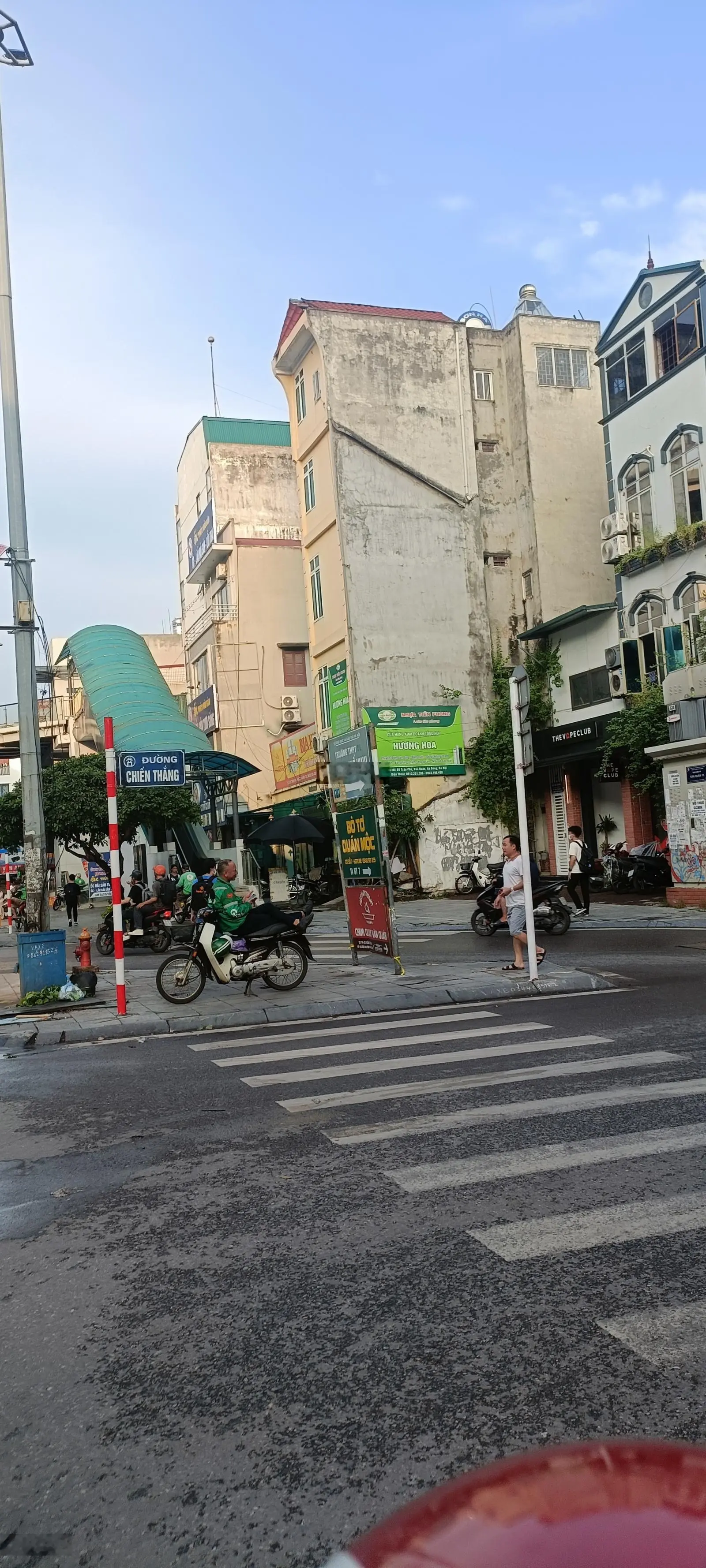 Chiến Thắng, Văn Quán Hà Đông 26m2 xây 5 tầng. Lô góc 3pn full nội thất. Gần ôtô. Giá 3.8 tỷ. SĐCC
