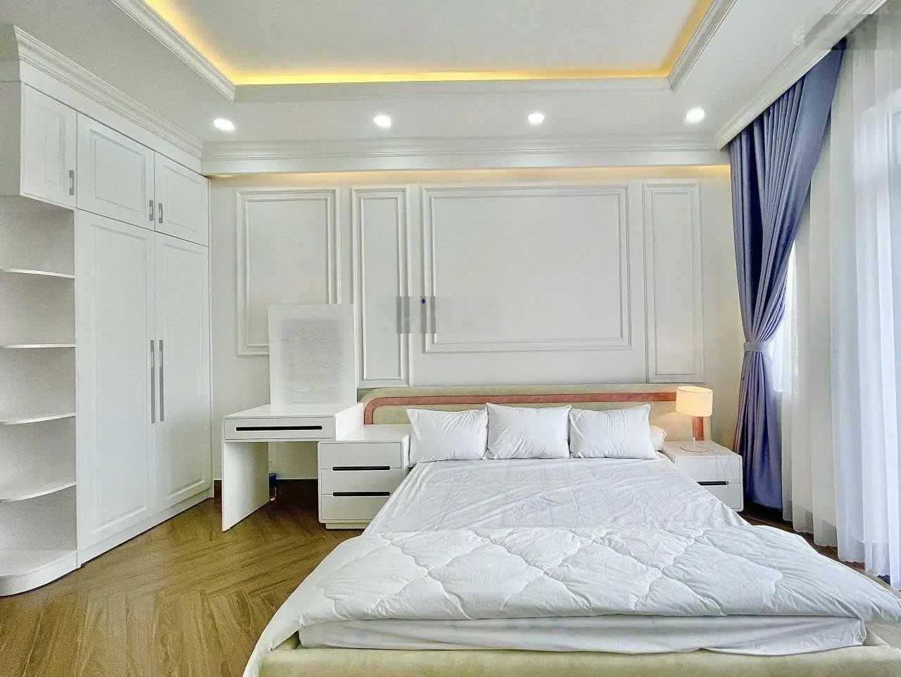 Ngộp! Bán gấp siêu phẩm nhà 109m2 x 5 tầng, QL13 Ngay Vạn Phúc City 9.9 tỷ