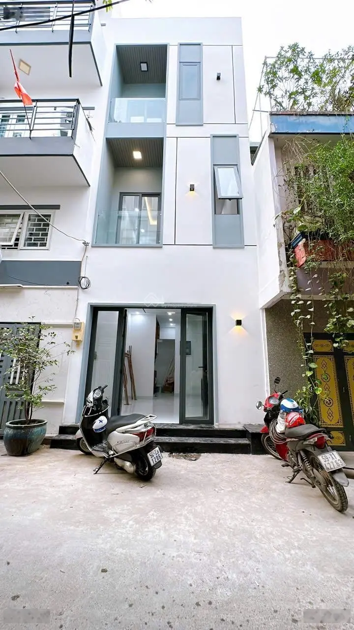 Nhà mới 100% Q4 khu đường số hàng mới: Căn mặt tiền đường Số, 3 tầng xe hơi ngủ trong nhà