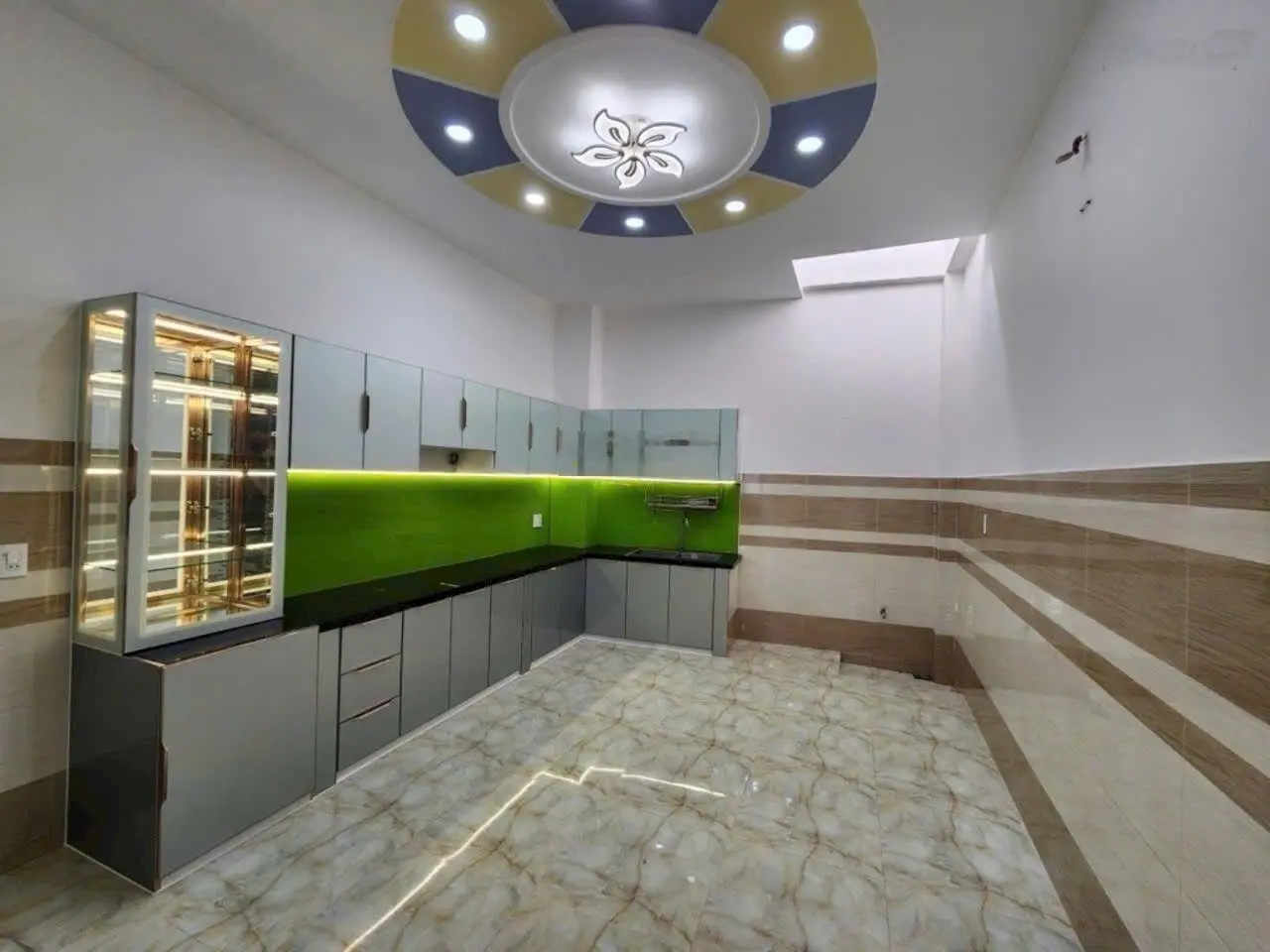 Siêu phẩm nhà mới toanh , công năng khai thác chdv được ngay , thu nhập 300tr/năm - 61m2 , 4 tầng