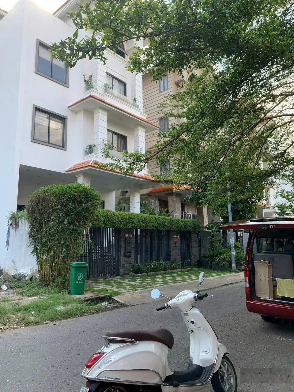 Bán Biệt thự 3 tầng đường Kinh Dương Vương Q. Bình Tân DT: 13x13m CN: 171,2m2 bán 15 tỷ