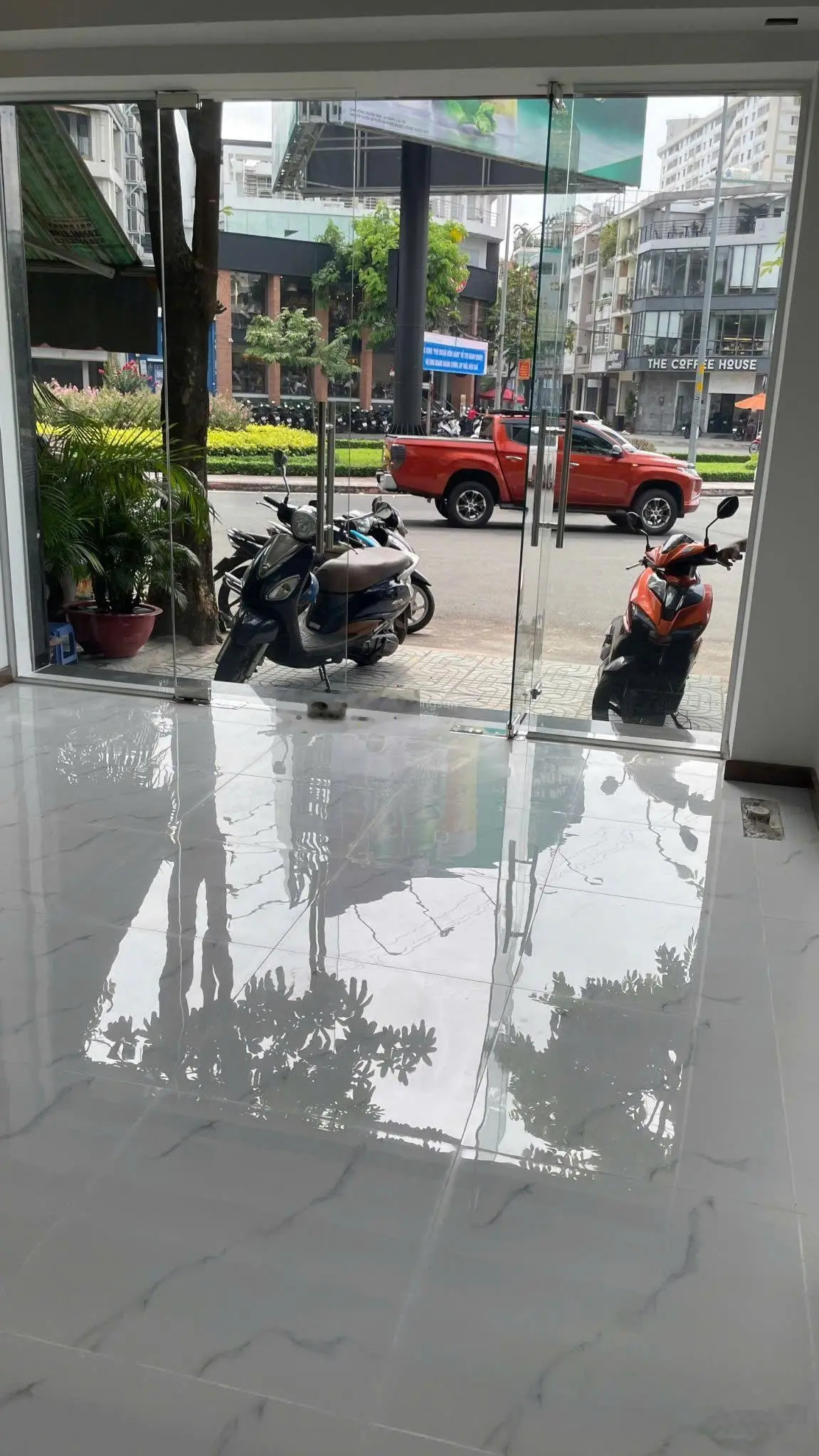 Mặt tiền ngang 5m, đường Hoa Lan ngay vòng xoay Phan Xích Long - 4 tầng, giá 18 tỷ