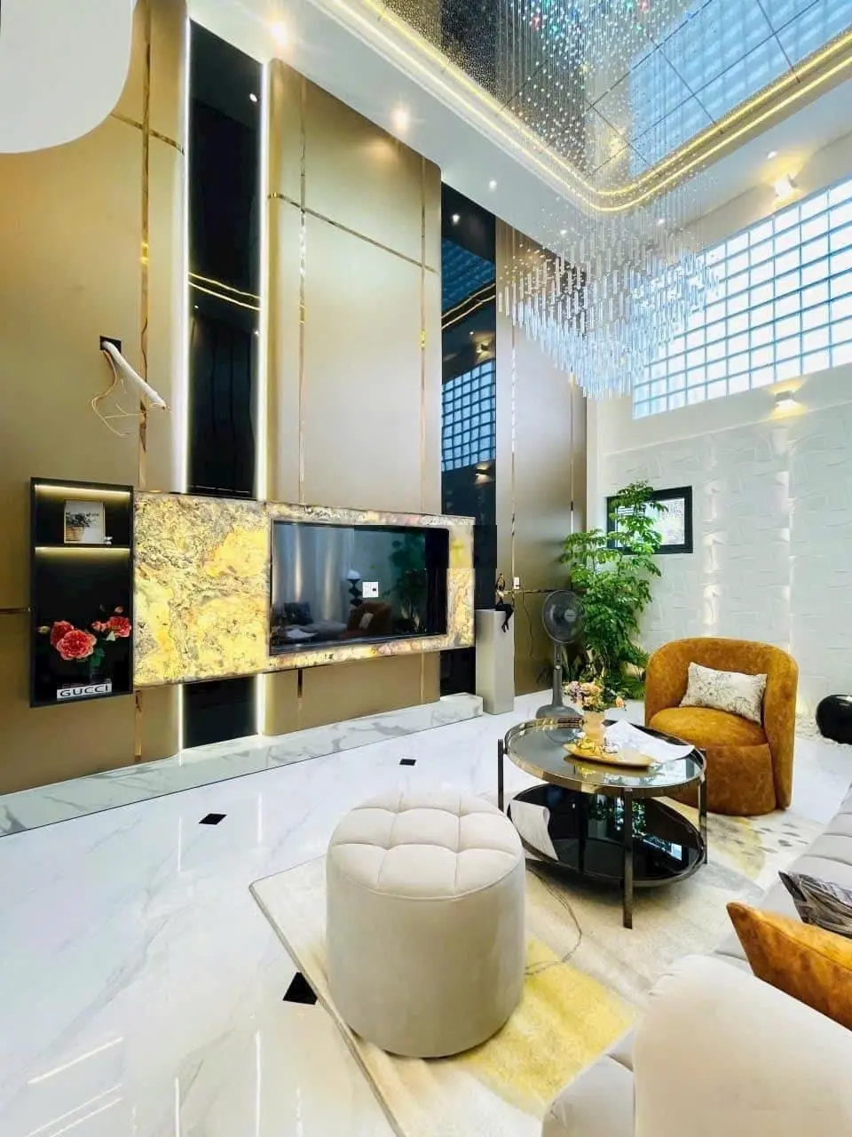 Bán gấp nhà Bình Chánh 90m2 2tỉ990, 1t1l, 4PN, Đang cho thuê 10tr/1thg, SHR