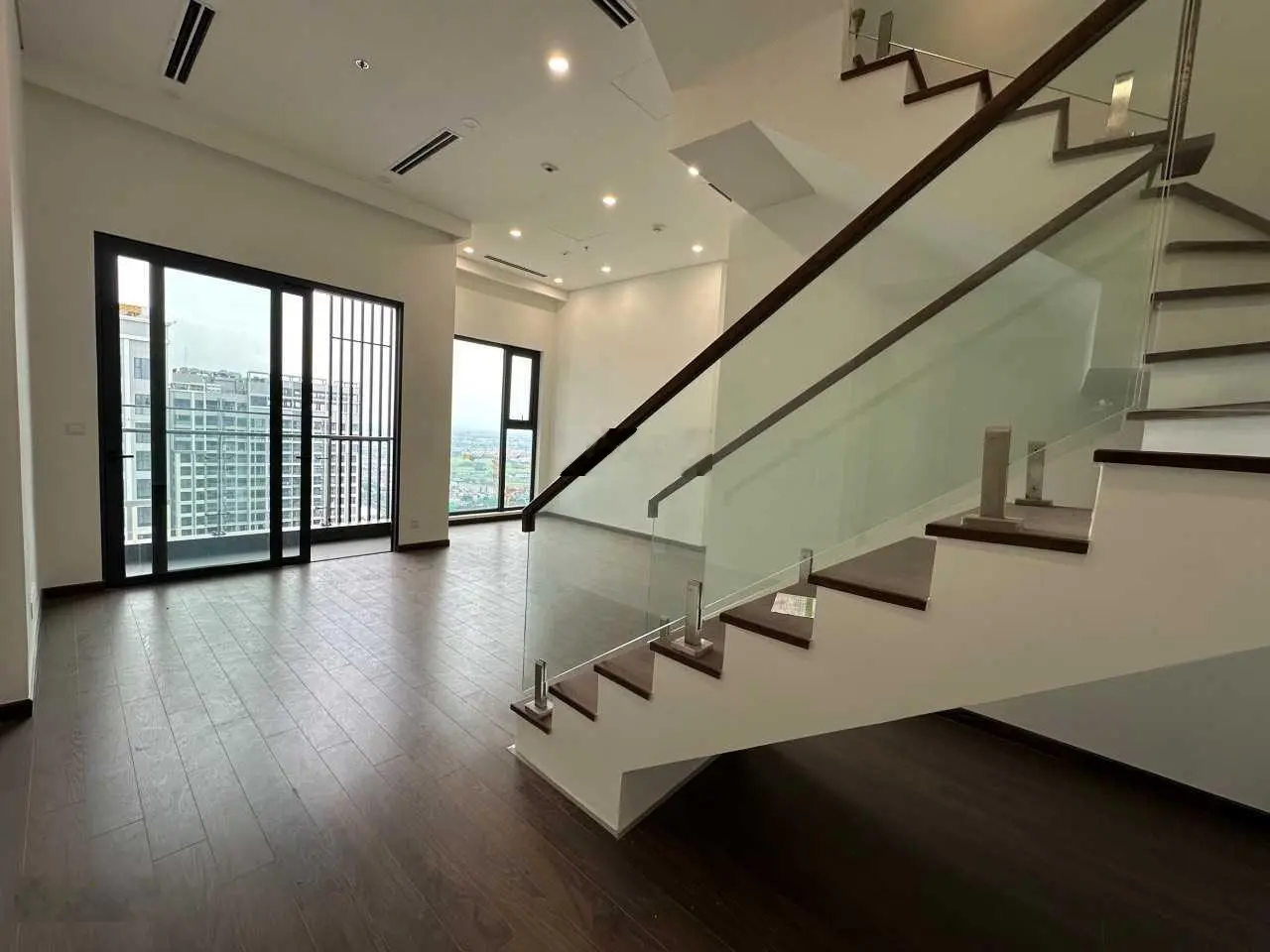 Cần bán căn duplex Masteri West Height - Tây Mỗ, DT 96m2 view cực thoáng, giá rẻ. LH 0968 845 ***