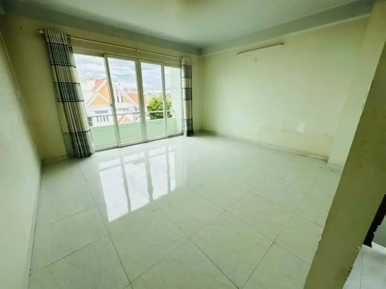 Nhà 4 tầng đã hoàn công KĐT Phước Long, Nha Trang - Tiện ích xung quanh đầy đủ, cách biển 1km