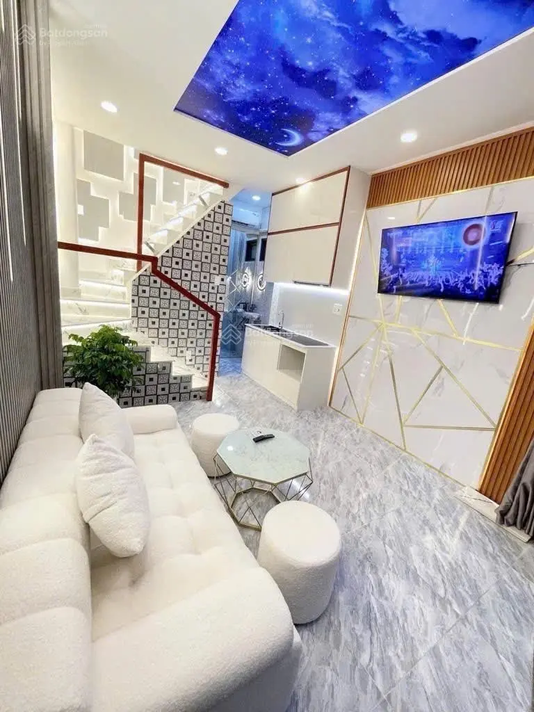 Chính chủ kẹt tiền bán gấp căn nhà ngay trung tâm Phú Nhuận Phùng Văn Cung P4 40m2 2tỷ700 3Pn SHR
