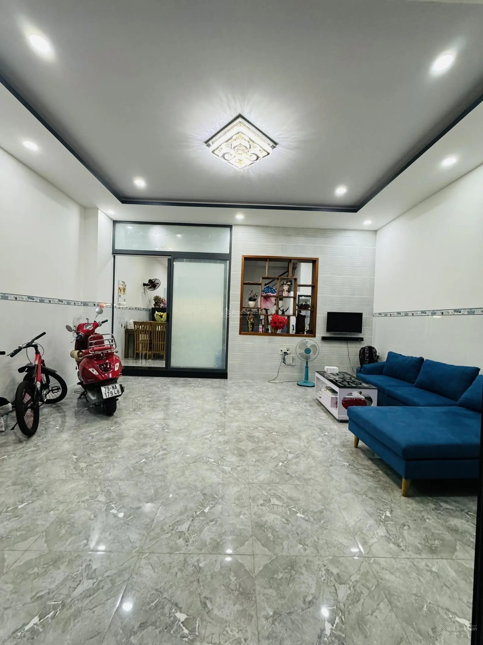 Bán nhà 3 tầng VCN Phước Long gần công viên, gần sông 60m2 ngang 6m để lại nội thất