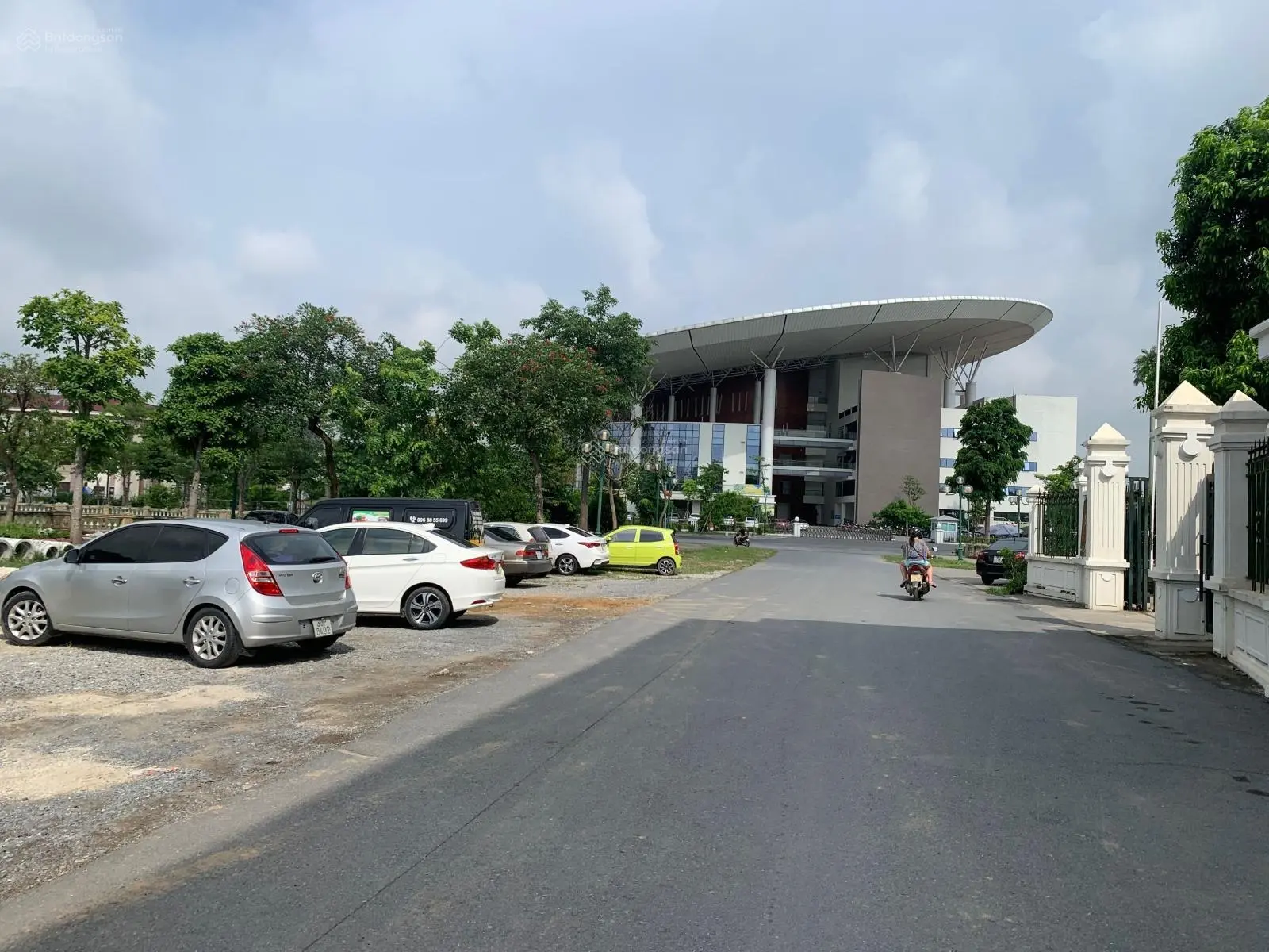 Bán 112m2 tặng nhà 2 tầng bìa làng view cầu Nhật Tân, mảnh đất hiếm được nhiều người săn tìm mua