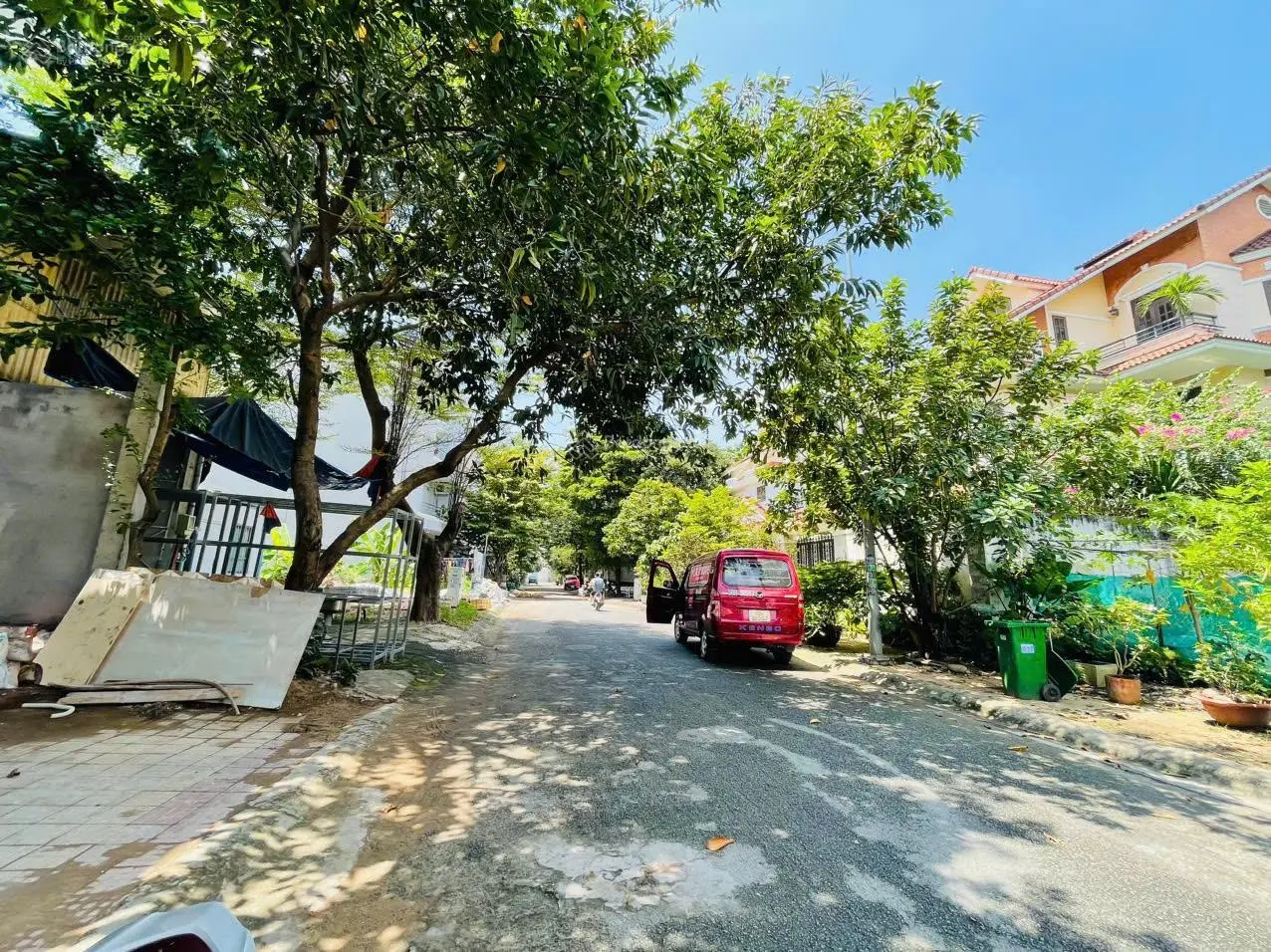 Giá chạm đáy ! Bán gấp biệt thự cực đẹp, full Gỗ Đỏ, KDC Khang Điền - Gia Hòa sân đậu 2 xe ô tô.