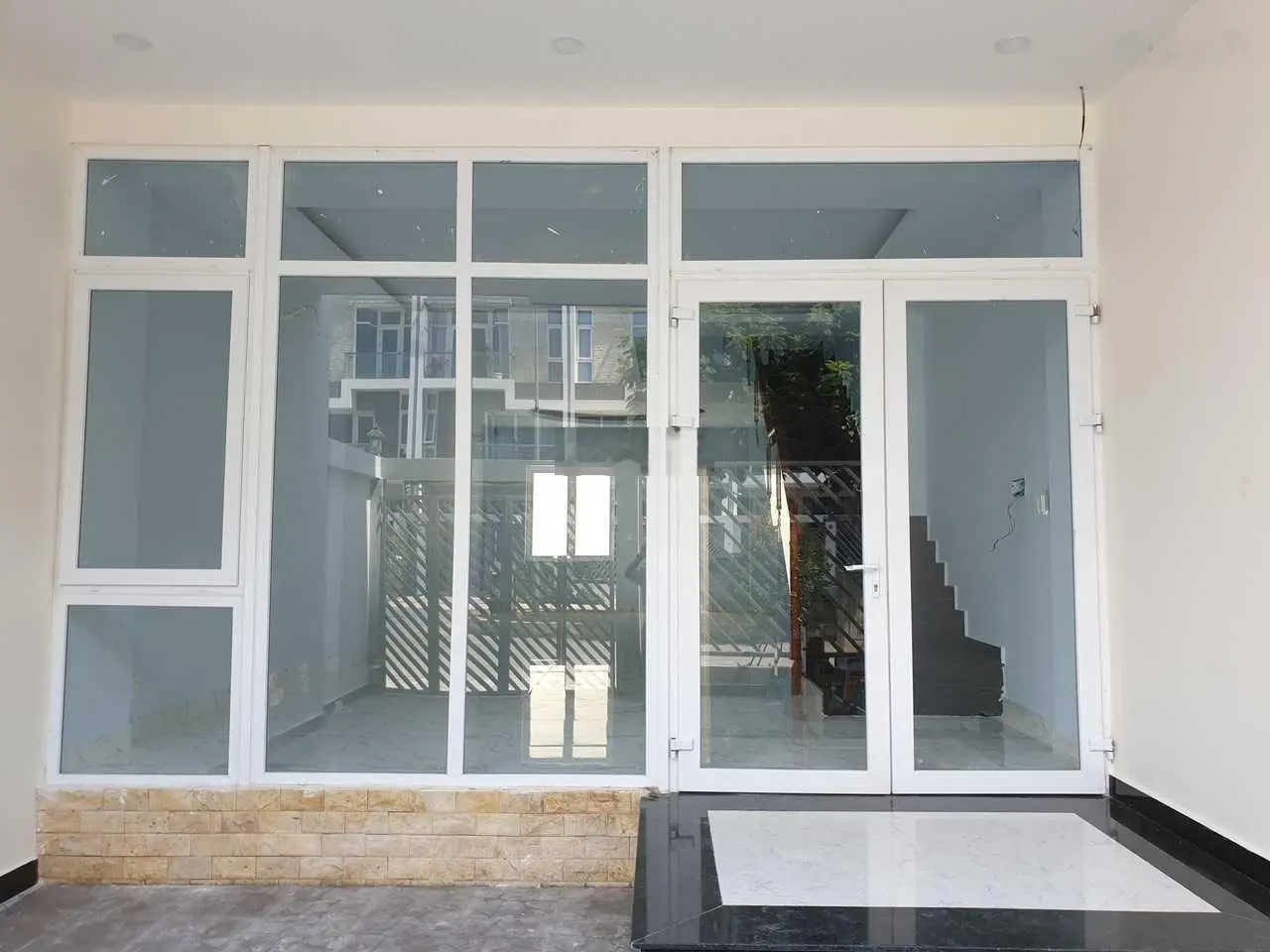 Cần bán căn nhà phố 5,2 x 20 m tại KDC Ven sông Jamona Golden Silk, cách Q1 chỉ 5km. Giá: 15 tỷ TL
