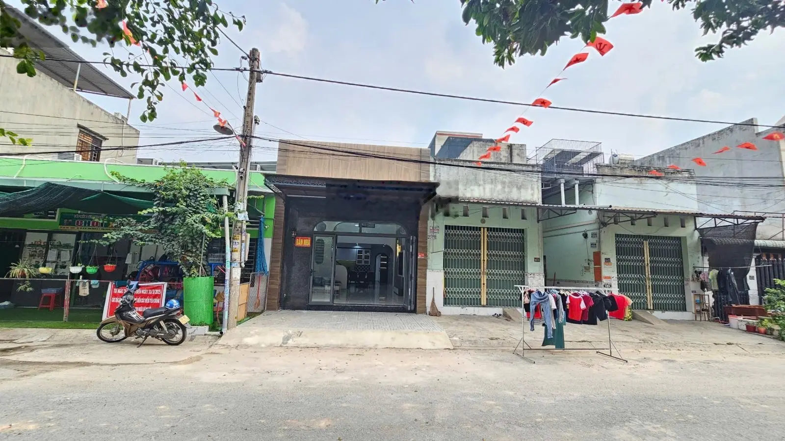 Giá 3.4 tỷ/ Nhà full hết nội thất cấp 4 gác đúc 3 phòng ngủ ngay chợ Phú Phong ngã tư Bình Chuẩn