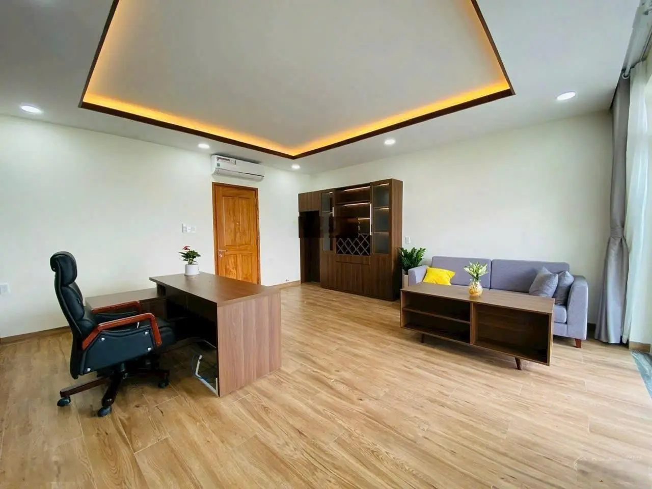 Bán nhà Hiệp Phú - Quận 9 - 147M2 - Nhà 4 Tầng - Ngang 6M - Đường Nhựa 10M - gần Vincom Lê Văn Việt