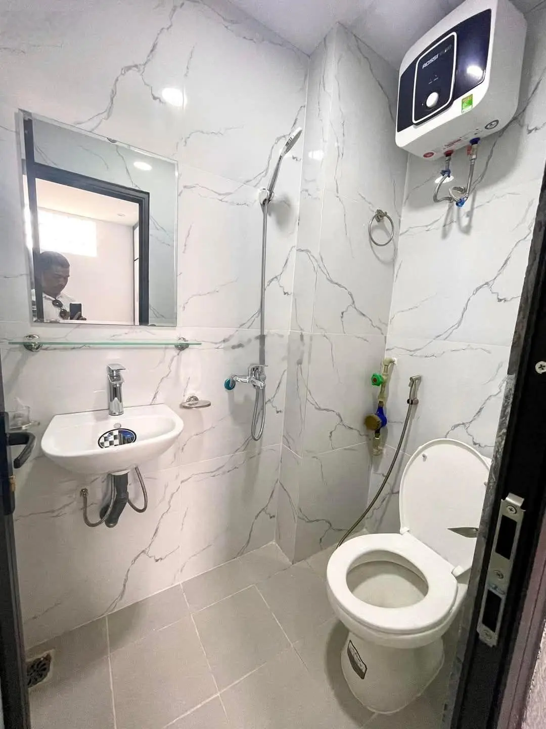 Bán tòa CCMN phố Hoàng Mai 68m2 * 6 tầng * 12 phòng full đồ. Doanh thu đạt 50tr/ tháng