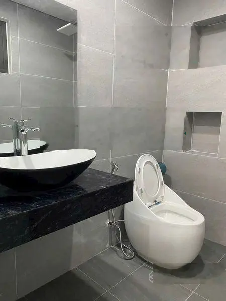 Nhà đẹp trung tâm phường Thạch Bàn 6 tầng sát phố Thạch Bàn, Long Biên, giá hơn 5 tỷ
