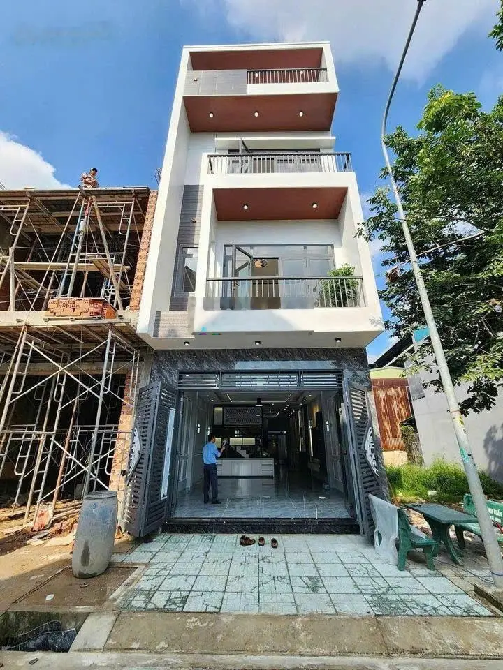 Cần bán gấp căn nhà 1 trệt 2 lầu Dĩ An, Bình Dương 2 tỷ 950