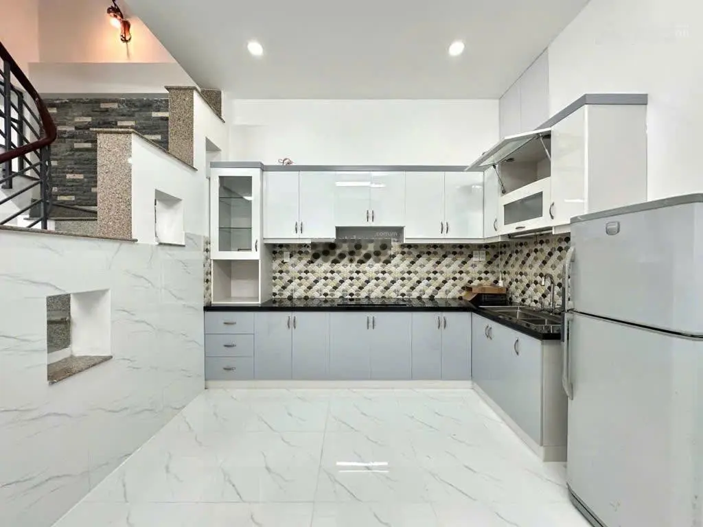 Bán nhà 3 tầng DT: 4x12,5m, TC 50m2 Trần Quang Diệu, Quận 3- khu vực buôn bán thời trang-giá 8,8 tỷ