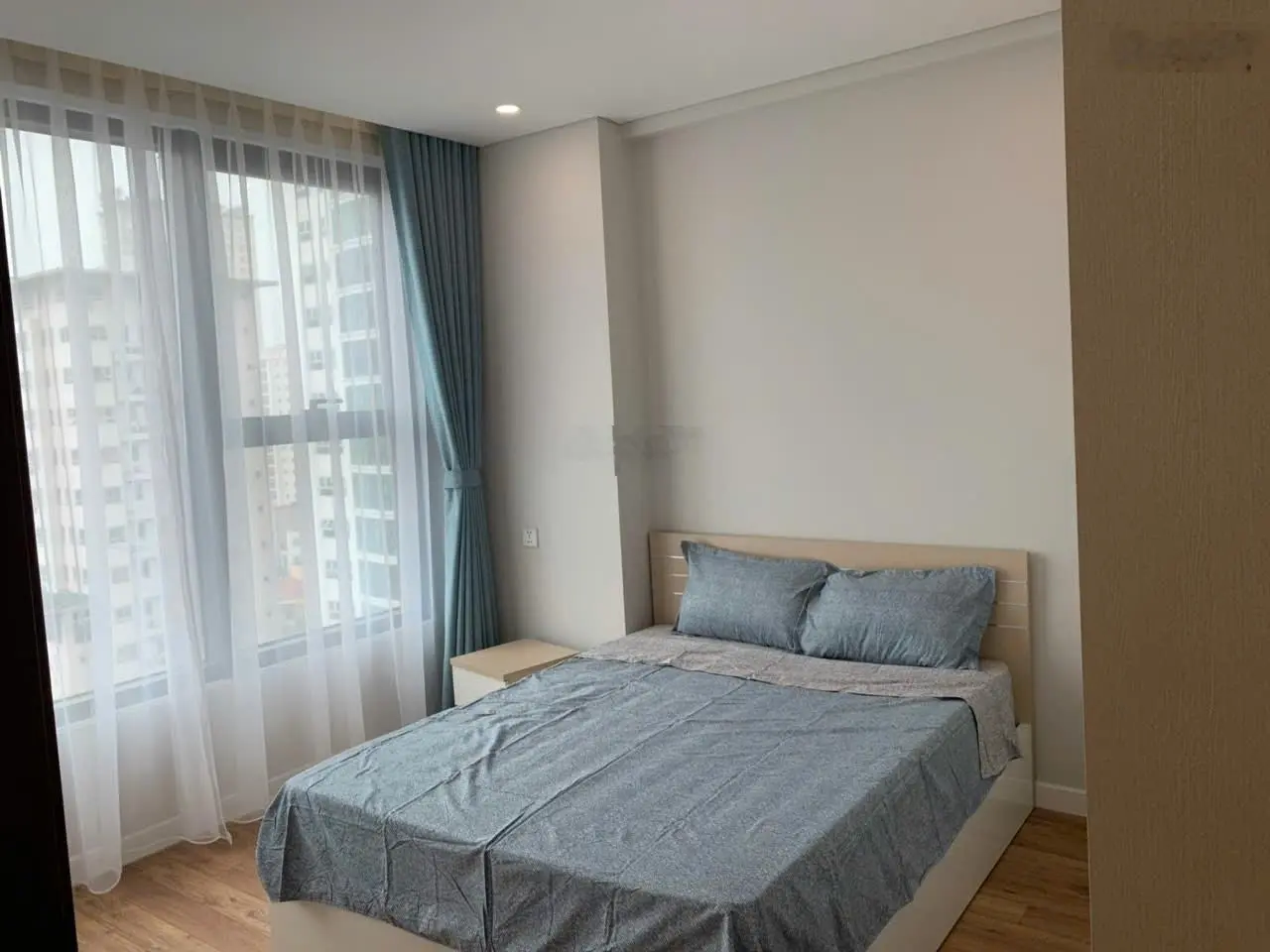 Chính chủ bán căn hộ The Legend diện tích 85,5m2, 3PN - 2WC, ban công TN cửa Đ, full nội thất