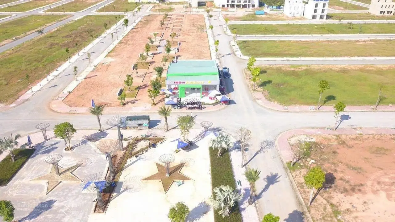 Xem ngay : Nền đất đẹp đối diện hồ bơi dự án. Giá tốt