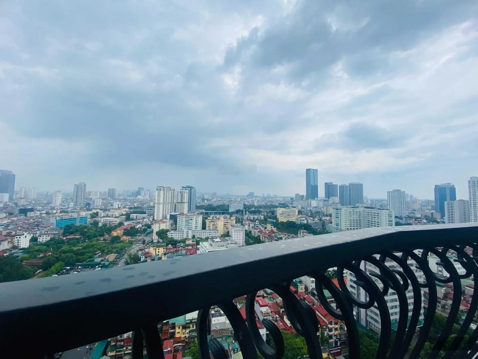 Chính chủ bán căn penthouse đẹp Đông tứ mệnh giá 3X tỷ. LH: 0987 975 ***