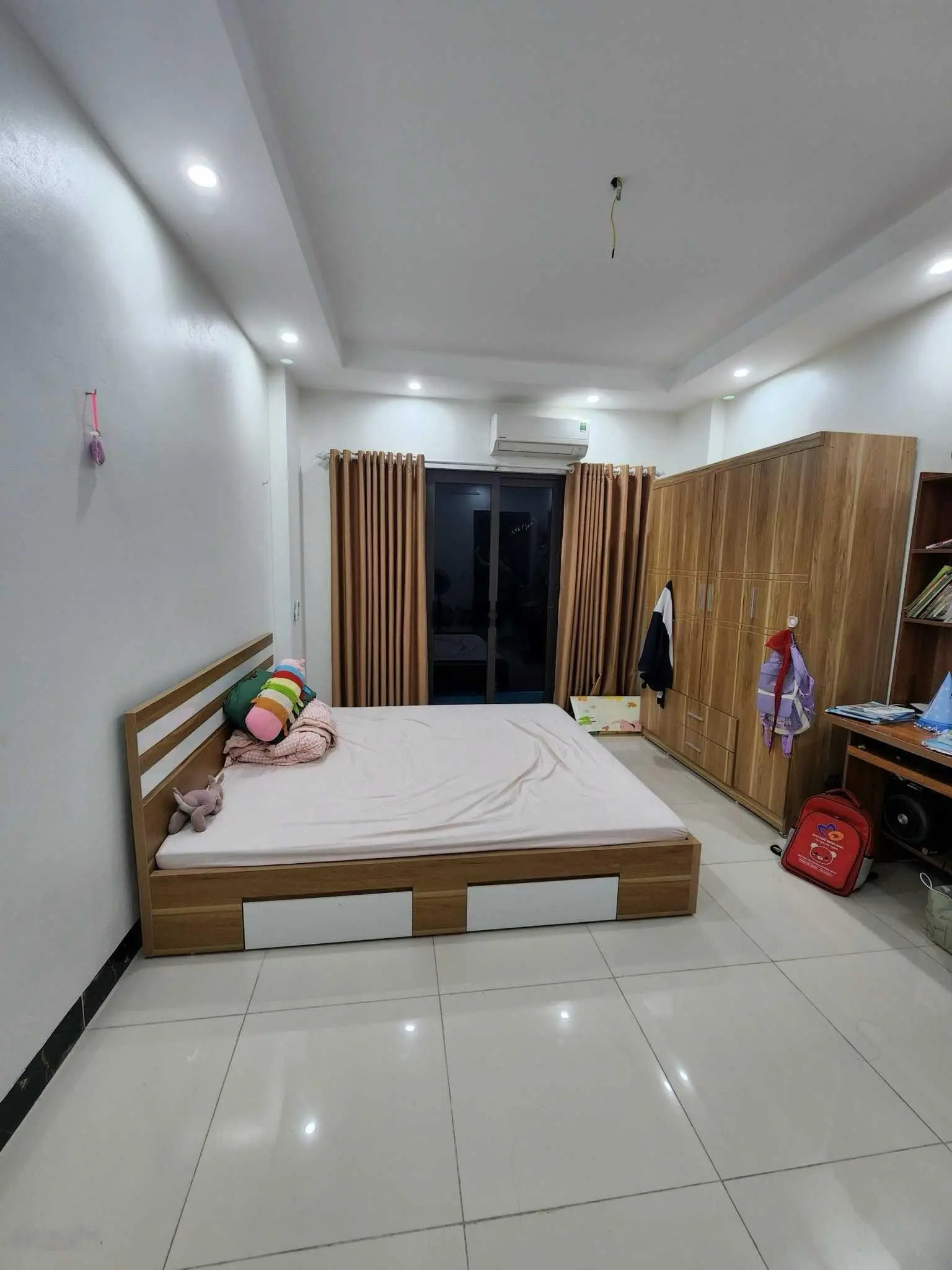 Nhà 5 tầng mới toanh Ngay Phố Lụa Hà Đông - gần trường, công viên, đầy đủ nội thất