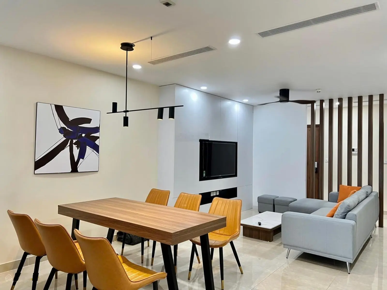 Hiếm có khó tìm, 2 ngủ tầng trung, hướng thoáng mát, hot nhất khu vực Cầu Giấy, Xuân Thủy