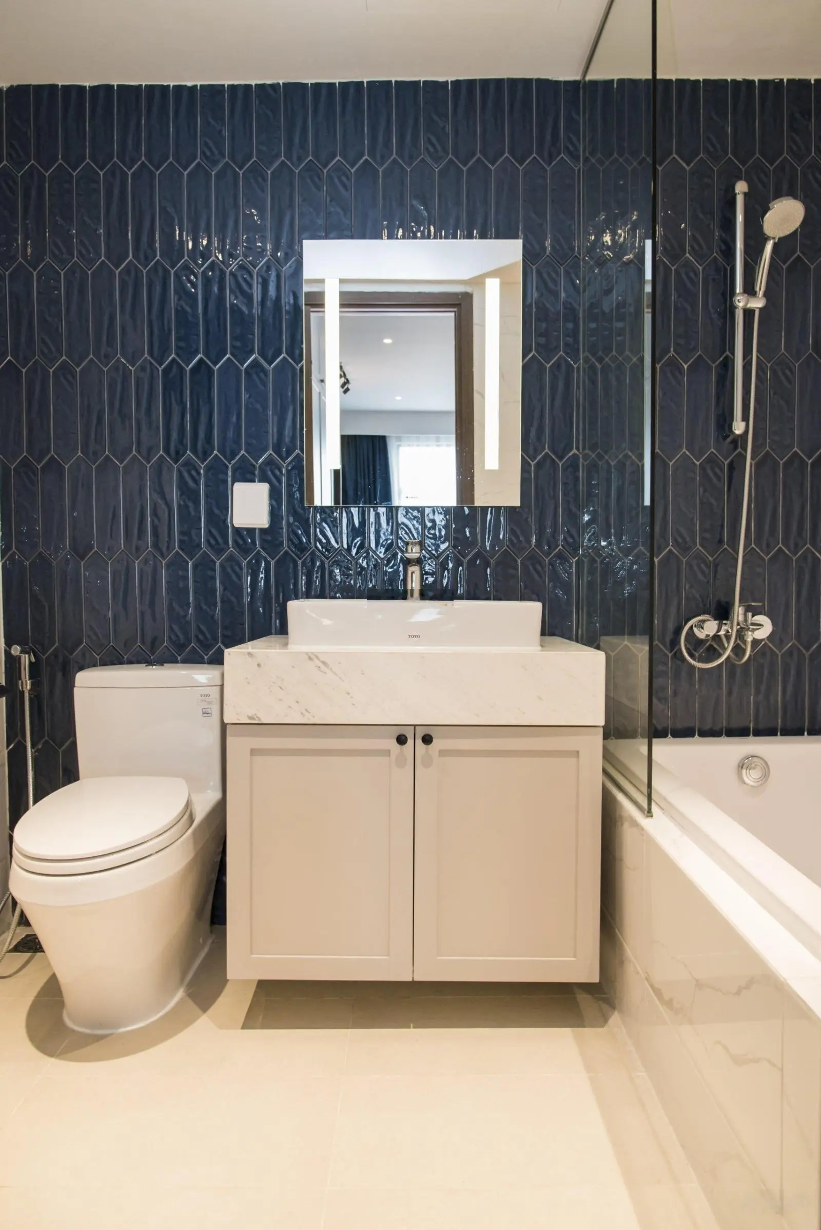 Kẹt tiền cần bán căn hộ 2PN 88m2 view sông Sài Gòn và quận 1 giá tốt. LH: 0909 024 ***