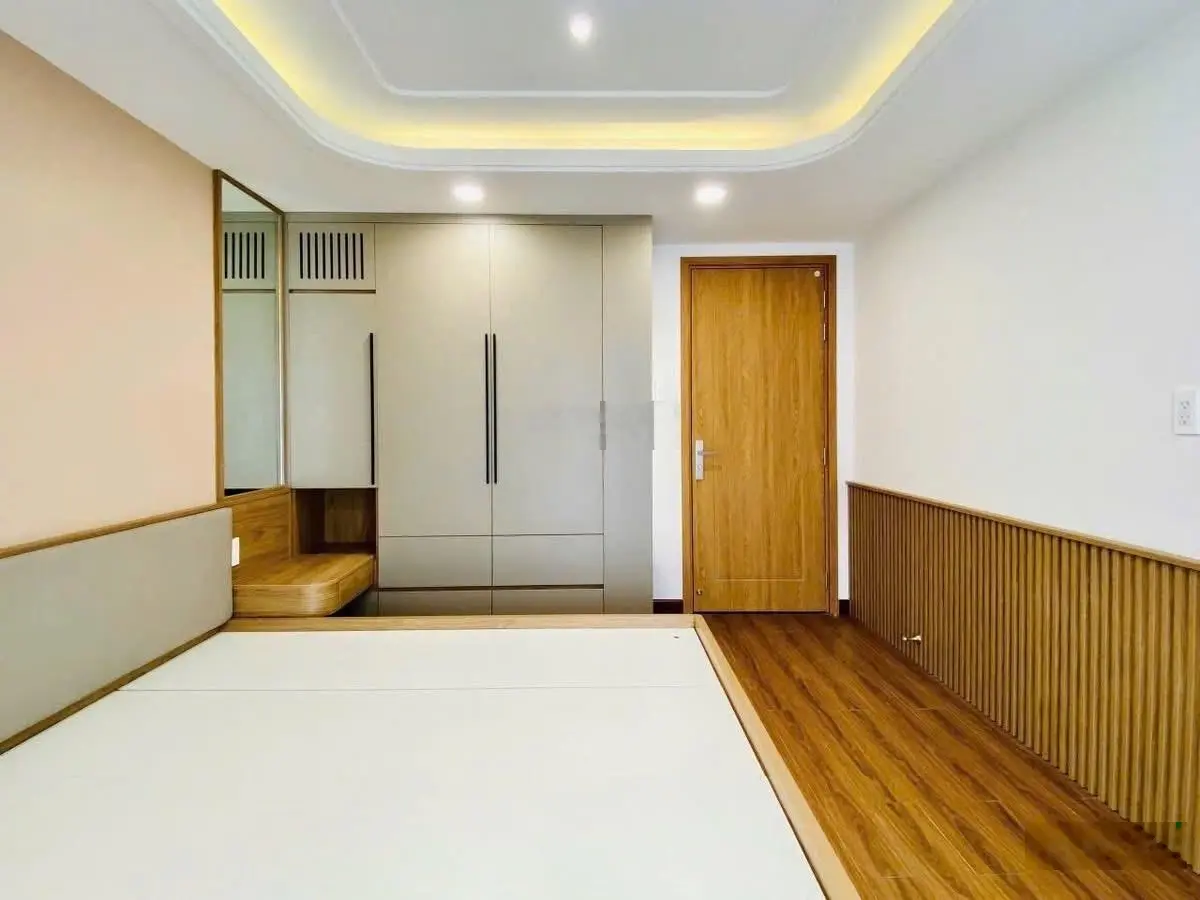 Bán gấp giá tốt nhất 3tỷ7 quay đầu trong khu vực quận 10. Dt 65.1m2, shr, hđt cao 17triệu/1tháng.